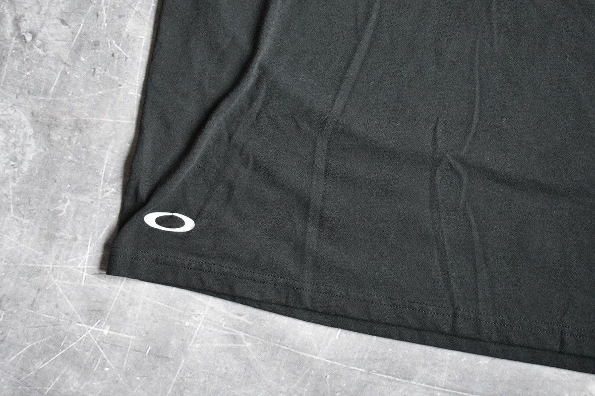 Vintage Vintage Oakley Software T-Shirt (L) Size US L / EU 52-54 / 3 - 5 Thumbnail