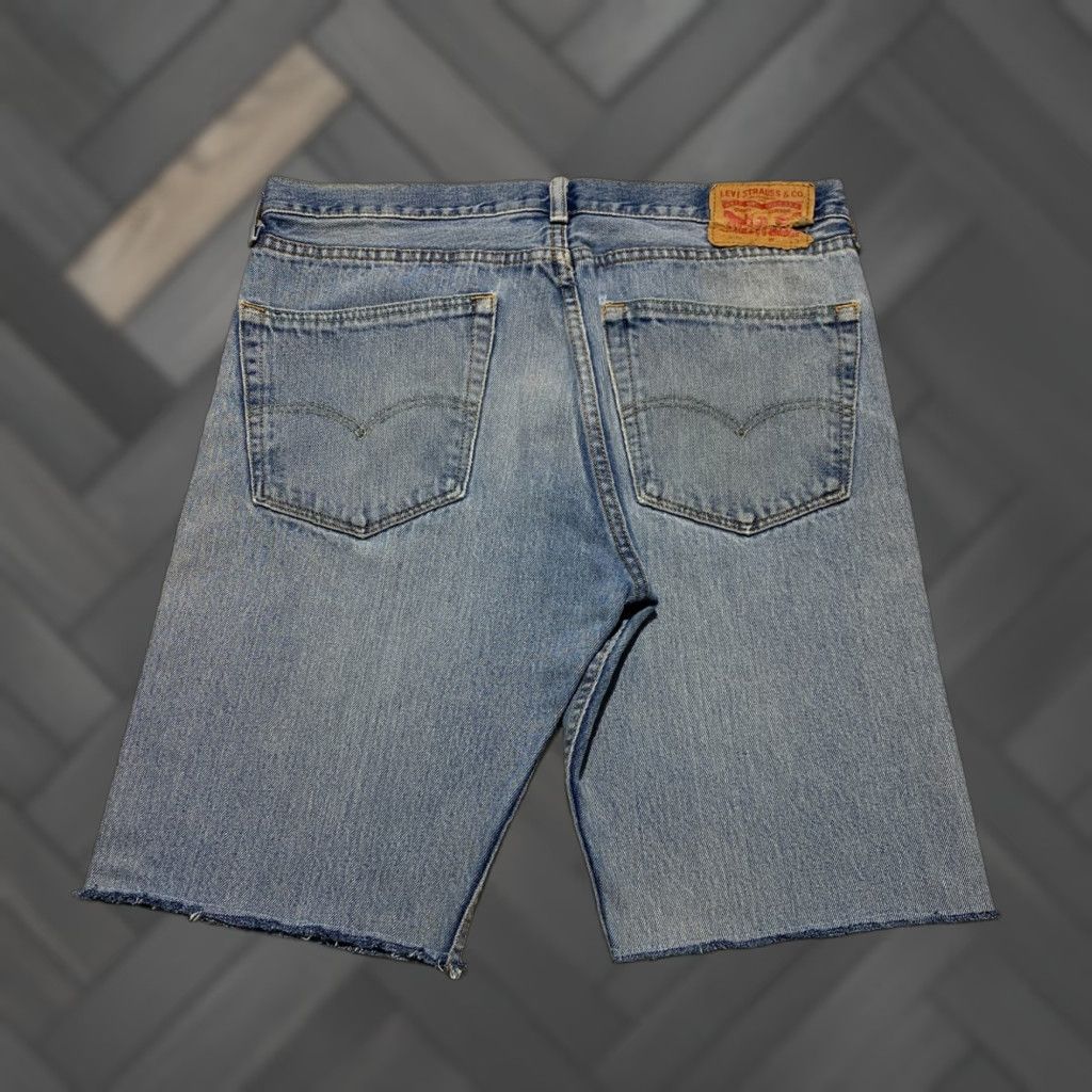 Levi's VINTAGE Levi's 505 Jean Shorts Mens 36×11 Blue Hemmed Denim Distressed Pockets Bermuda Casual 5-Pocket Design Men Shirt? Size US 36 / EU 52 - 1 Thumbnail