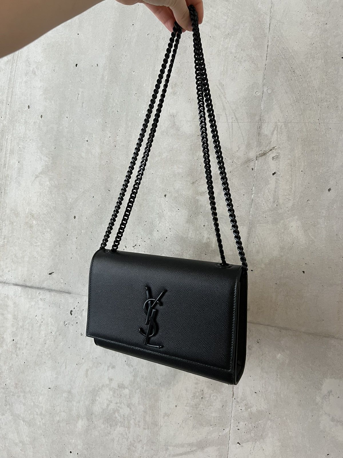 Saint Laurent Paris × Yves Saint Laurent SAINT LAURENT • YSL • KATE SMALL BLACK ON BLACK Size ONE SIZE - 1 Thumbnail