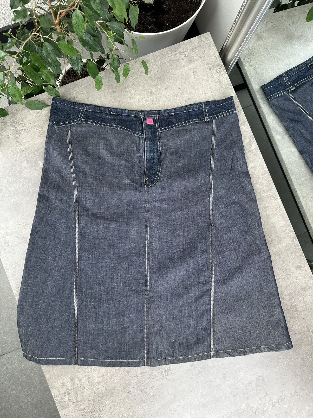 Marithe + Francois Girbaud Marithe Francois Gibraud Midi Skirt Size 30" / US 8 / IT 44 - 1 Thumbnail