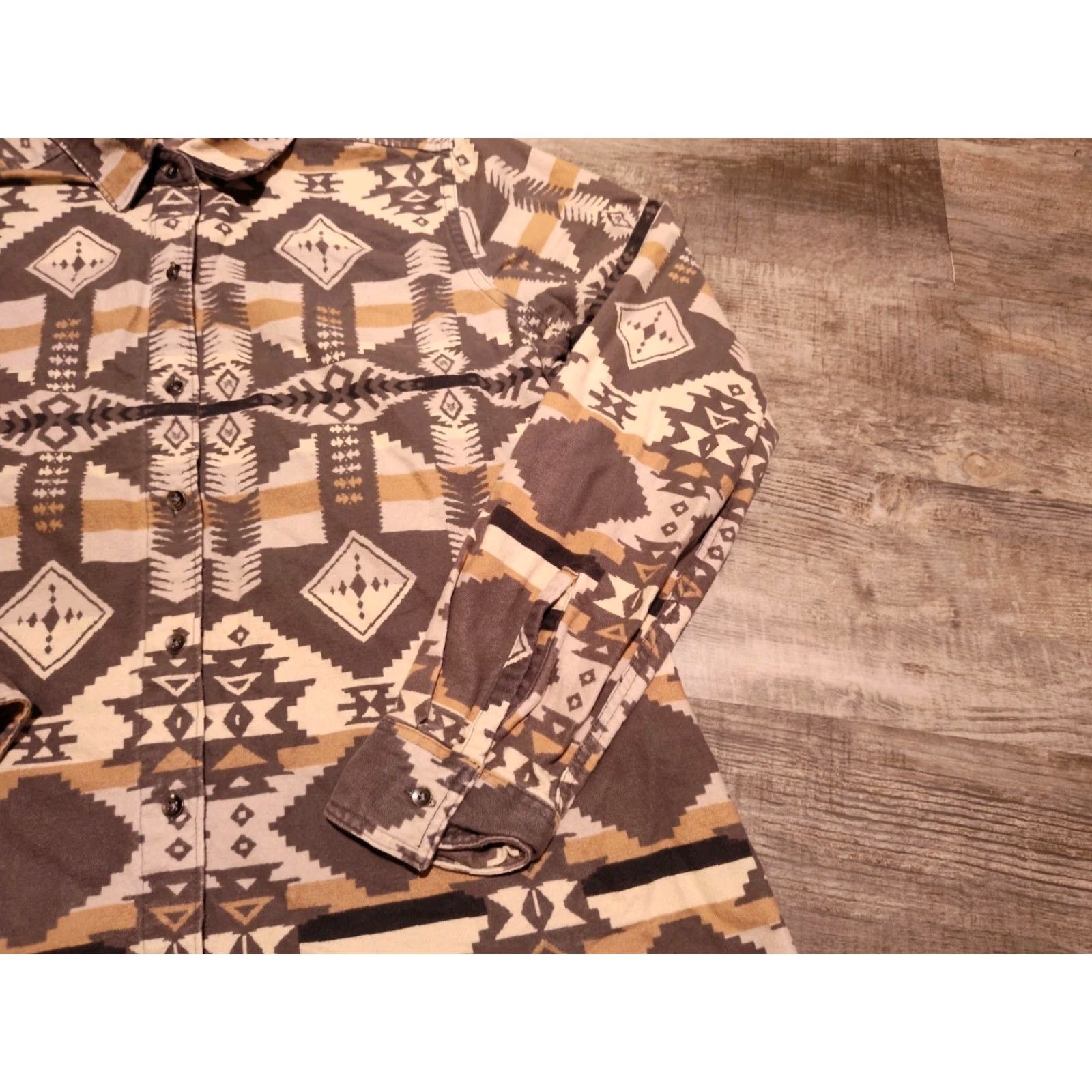 Vintage VINTAGE Woolrich Aztec Flannel Shirt Women's Long Sleeve Button Up Size S Beige Geometric Casual Workwear Size S / US 4 / IT 40 - 5 Thumbnail