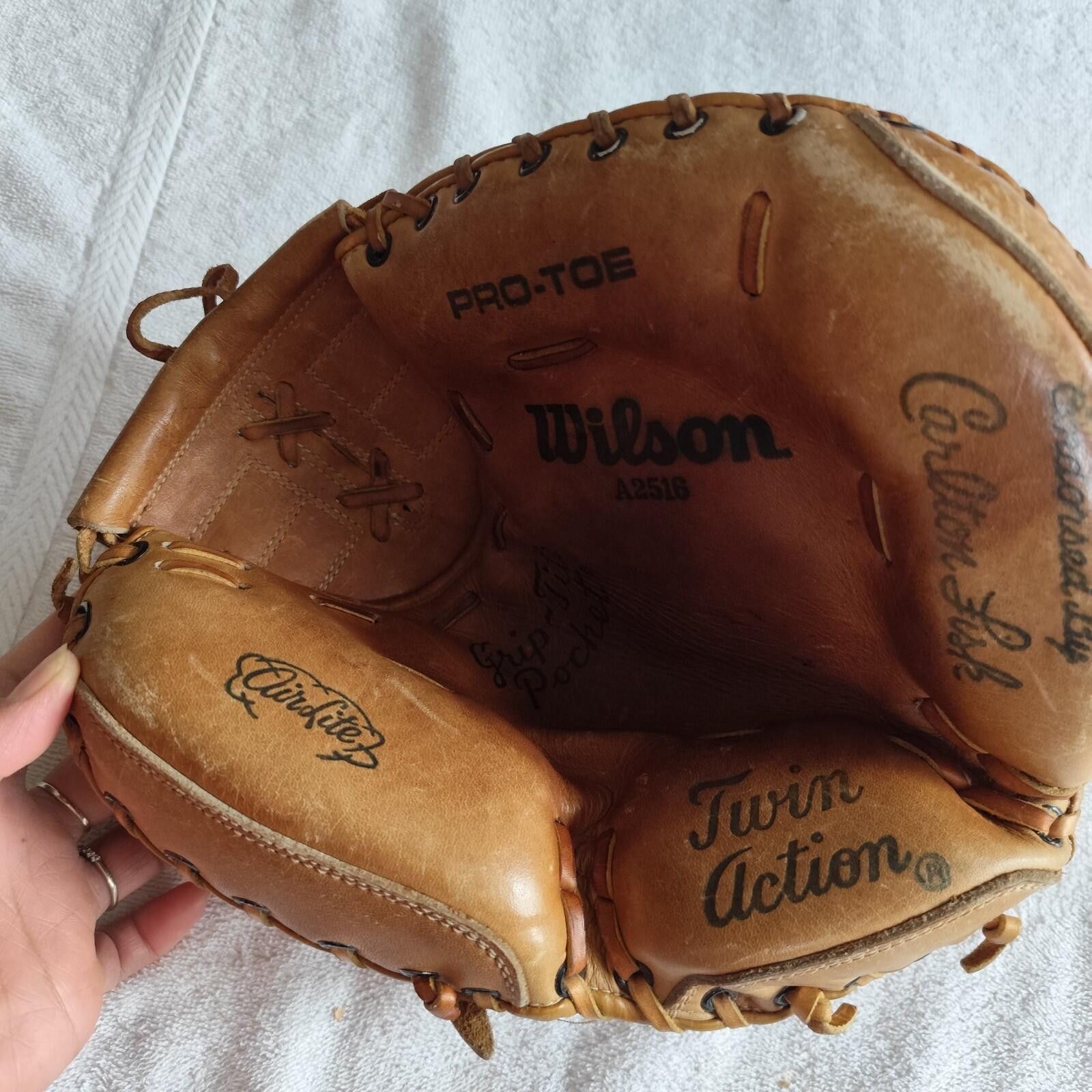 Wilson Vintage Wilson Catchers Mitt A2516 Right Hand Throw Leather Size ONE SIZE - 7 Thumbnail