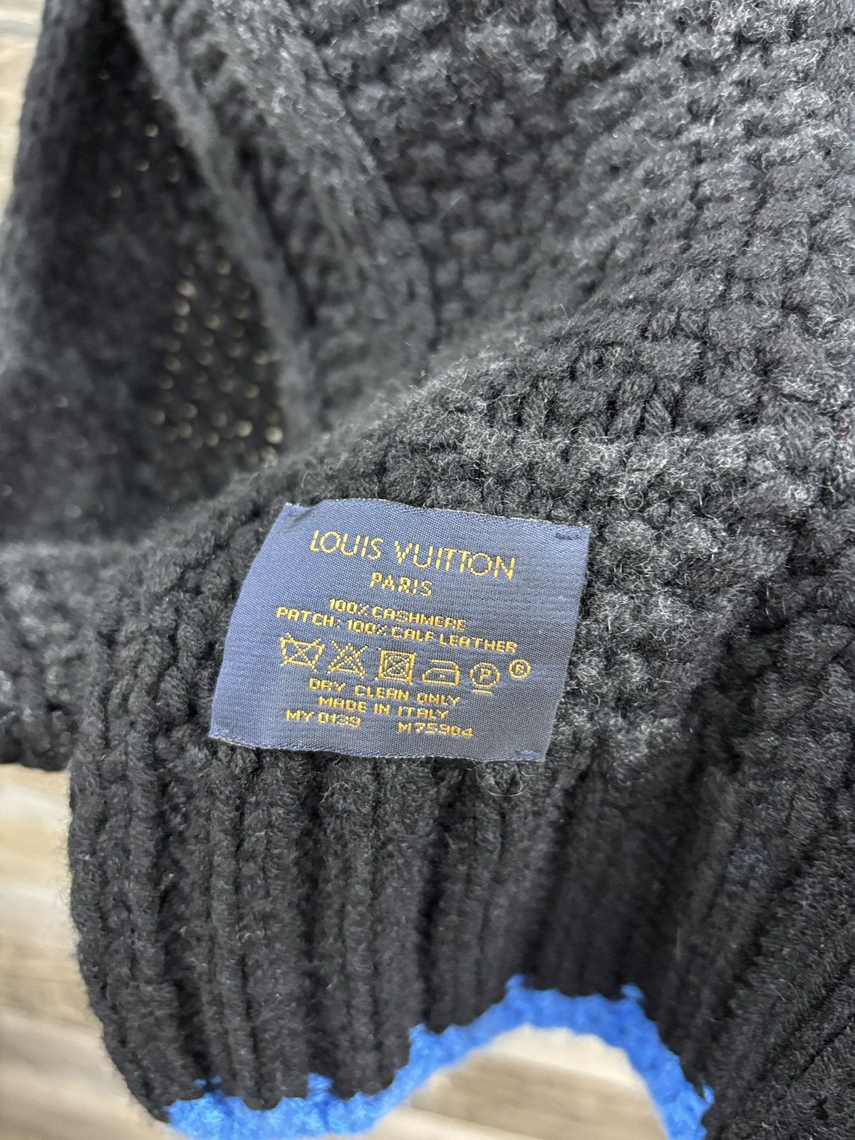 Louis Vuitton Louis Vuitton Echarpe Helsinki Taiga Cashemere Scarf Size ONE SIZE - 3 Thumbnail