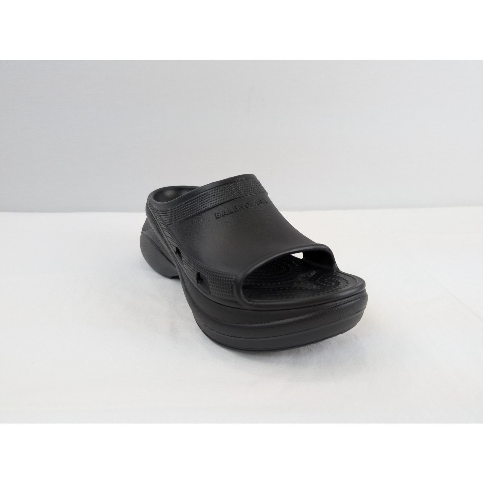 Balenciaga o1rshd1 Crocs Pool Rubber Slide Slipper in Black Size US 10 / EU 43 - 3 Thumbnail