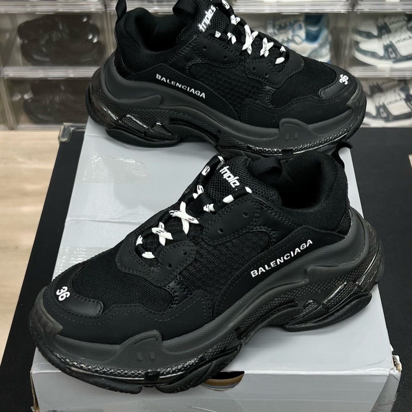 Balenciaga Balenciaga Black Designer Casual Size US S / EU 44-46 / 1 - 1 Thumbnail