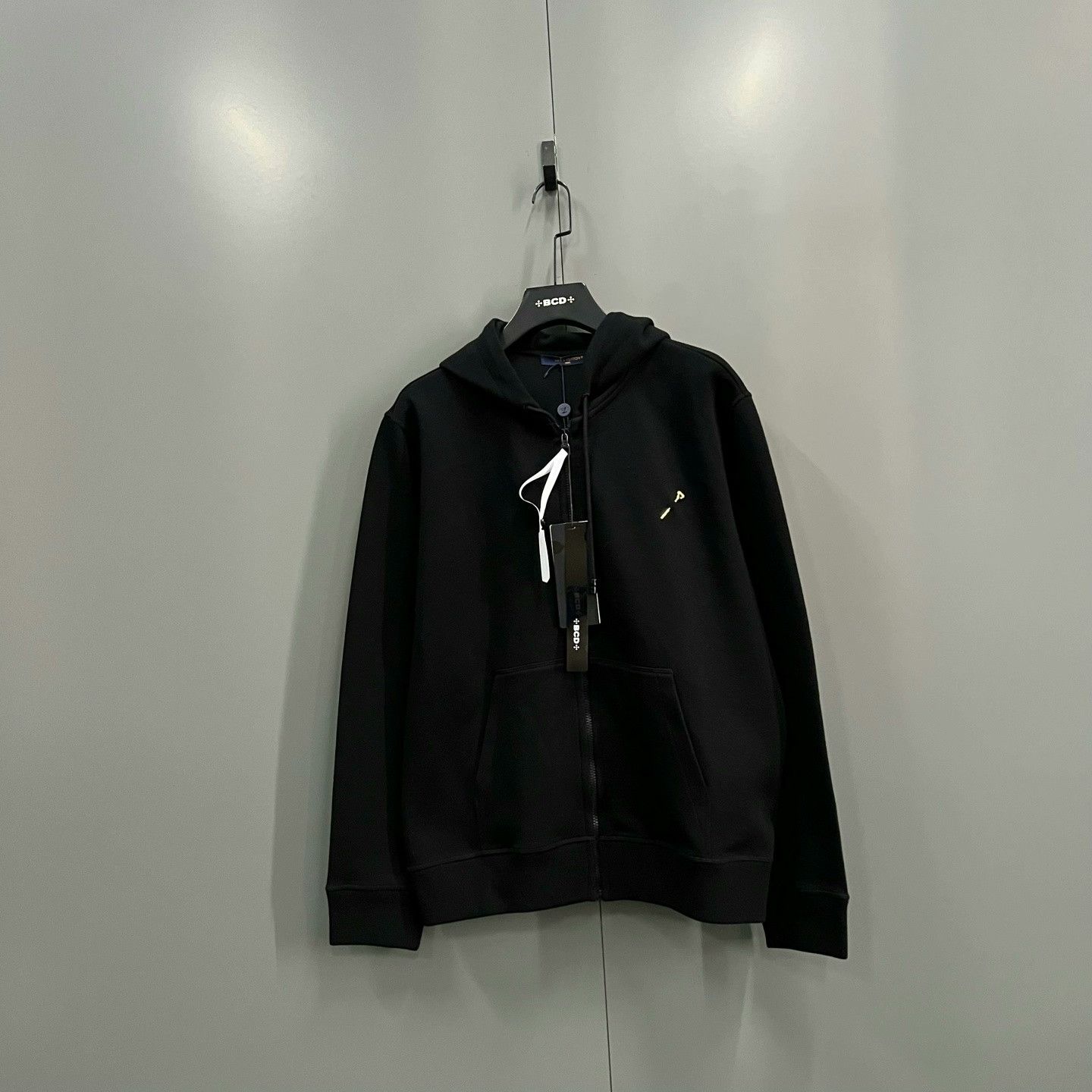 Louis Vuitton Louis Vuitton Black Pin Logo Zip Hoodie Size US XL / EU 56 / 4 - 1 Thumbnail