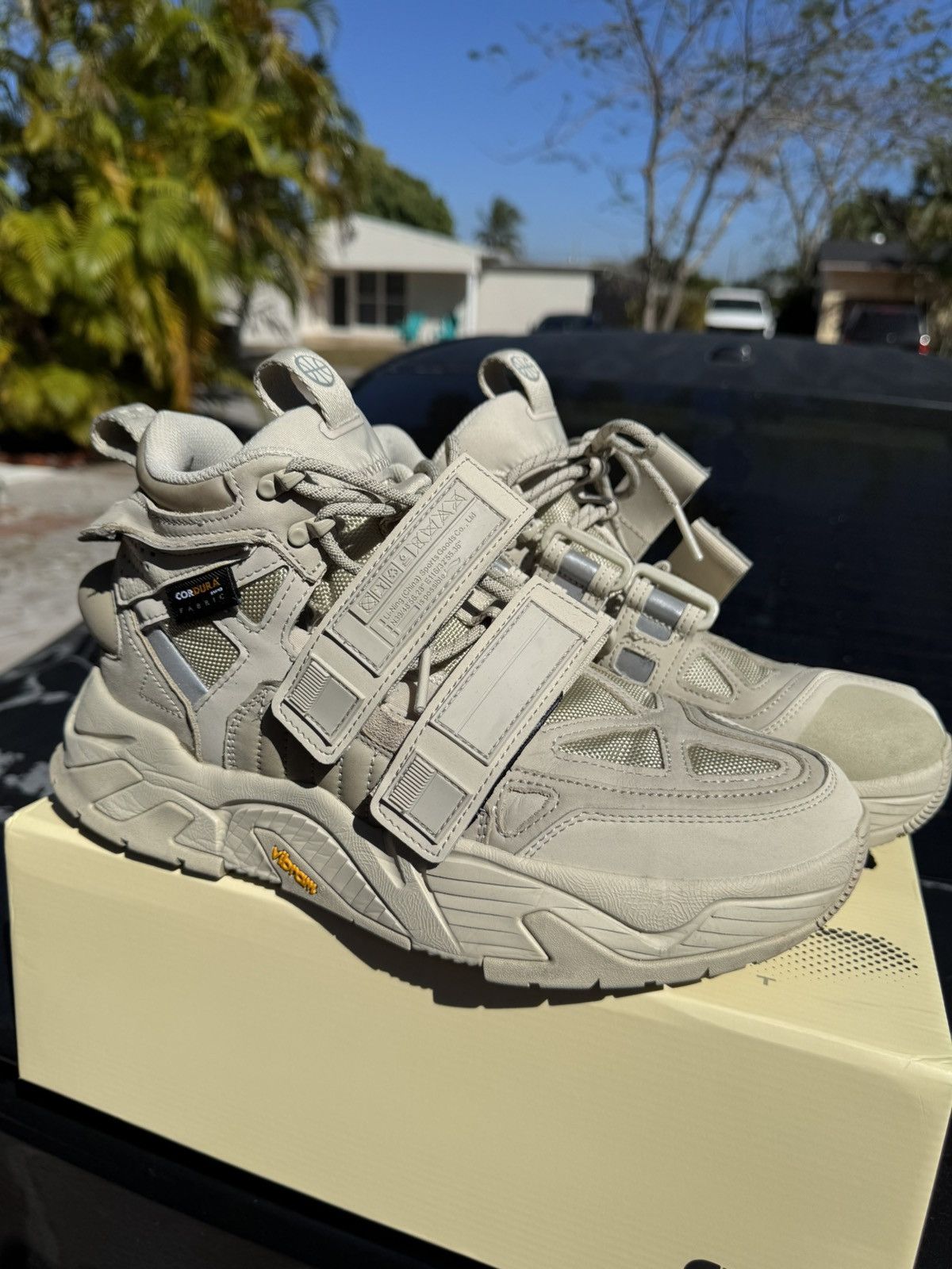 Li-Ning Li-Ning Silvery Hi x New York Fashion Week Size US 10.5 / EU 43-44 - 1 Thumbnail