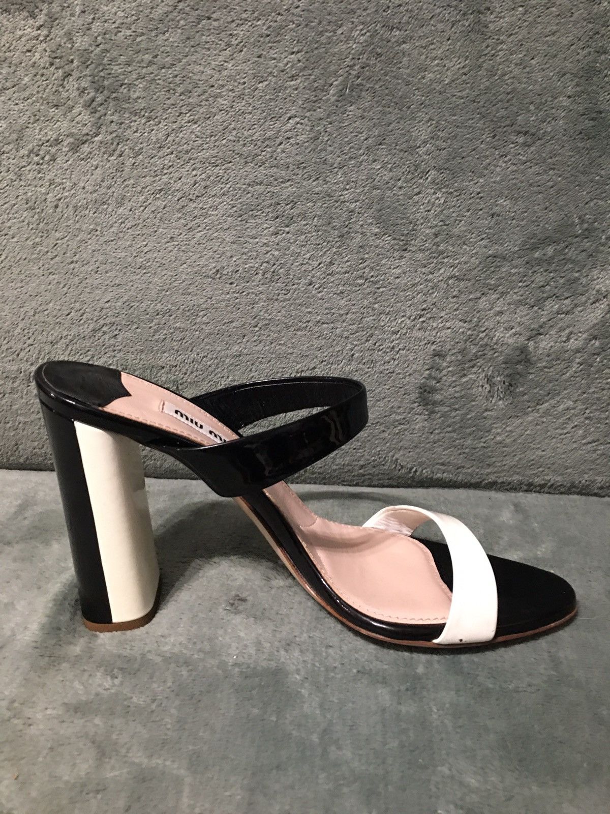 Miu Miu MIU MIU Patent Leather Double Strap Block Heel Mules EU37.5 Size US 7.5 / IT 37.5 - 8 Thumbnail