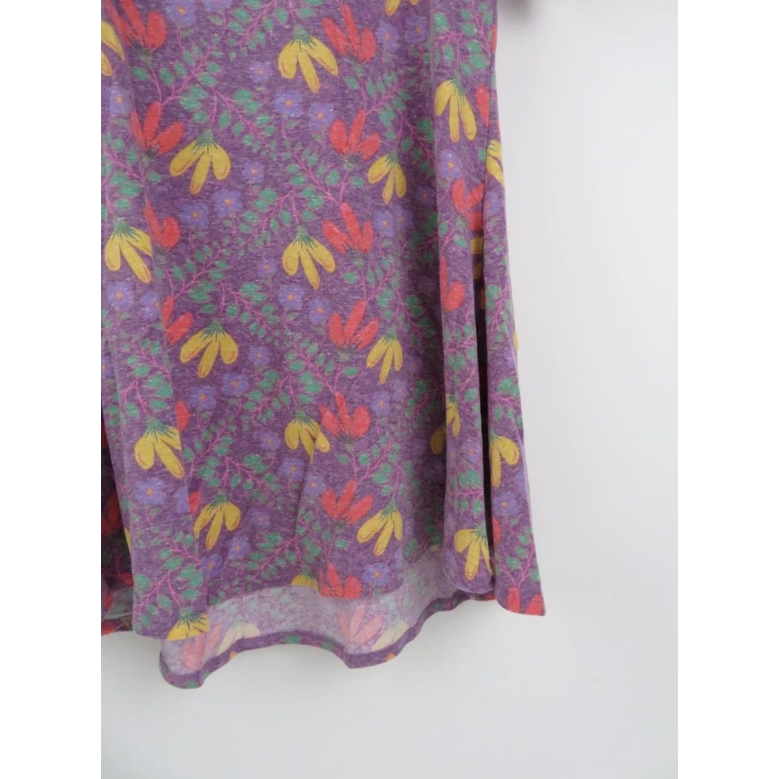 Vintage LuLaRoe Women's Perfect T Shirt Top Tee Floral Purple Pink Green 2XS Size XXS / US 00 / IT 34 - 3 Thumbnail