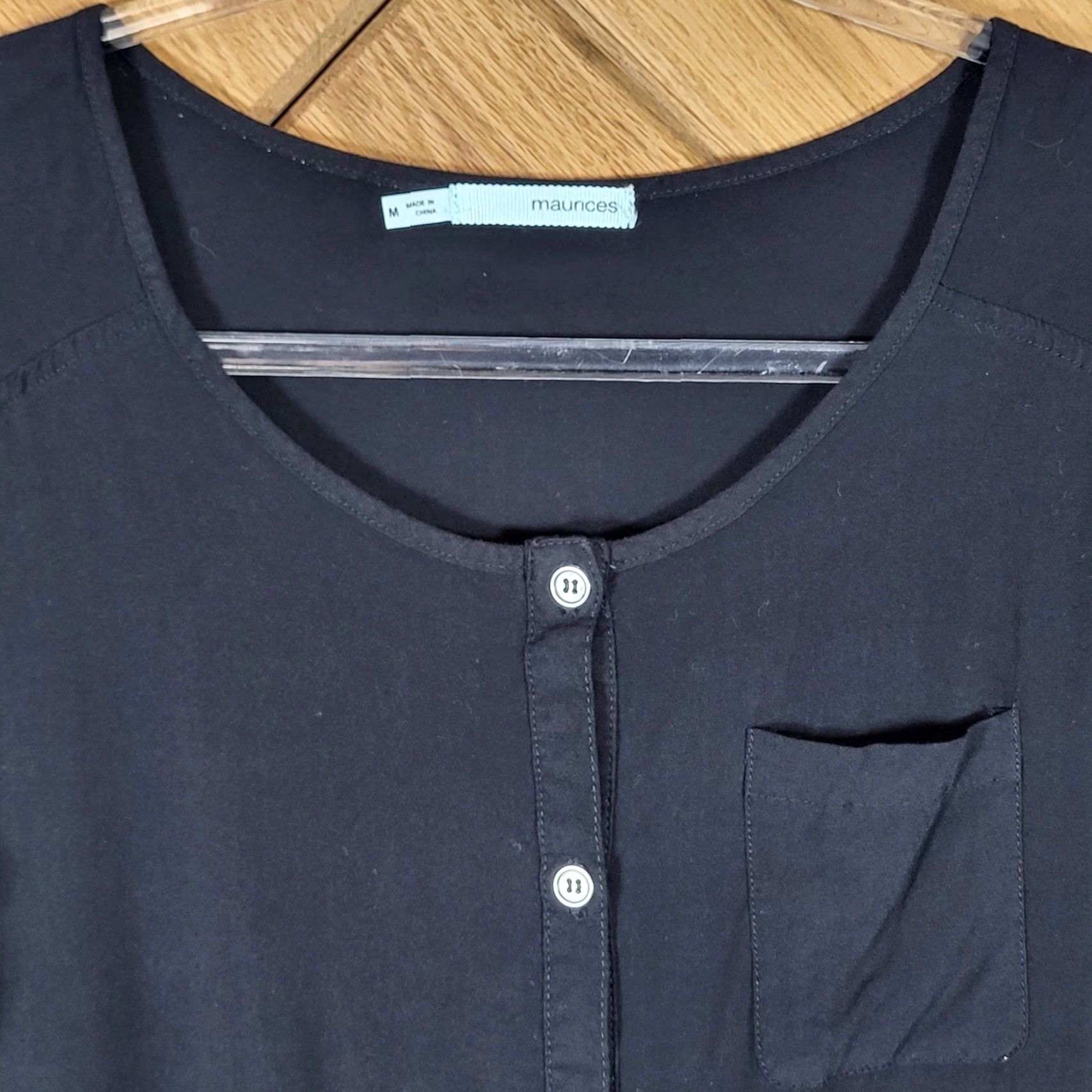 Vintage Maurices Button Front Top Women M Roll Tab Sleeve Pocket Black Rayon Blouse Everyday, Work, Office Wear Mens Women Girls Size M / US 6-8 / IT 42-44 - 3 Thumbnail
