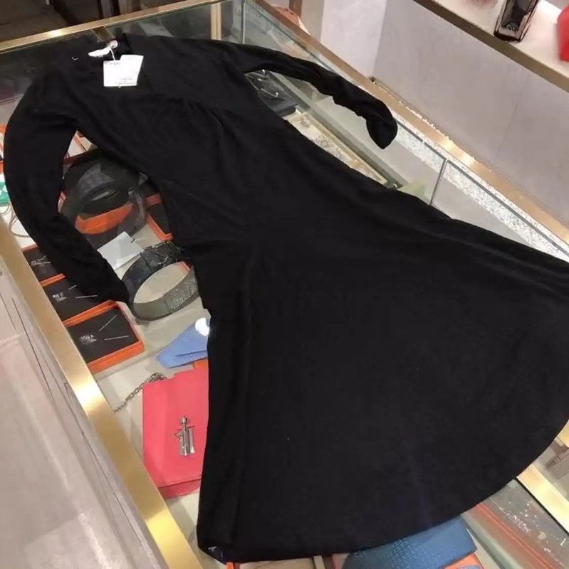 Max Mara MaxMara Black Wool Blend Dress for Women 0089 Size M / US 6-8 / IT 42-44 - 1 Thumbnail
