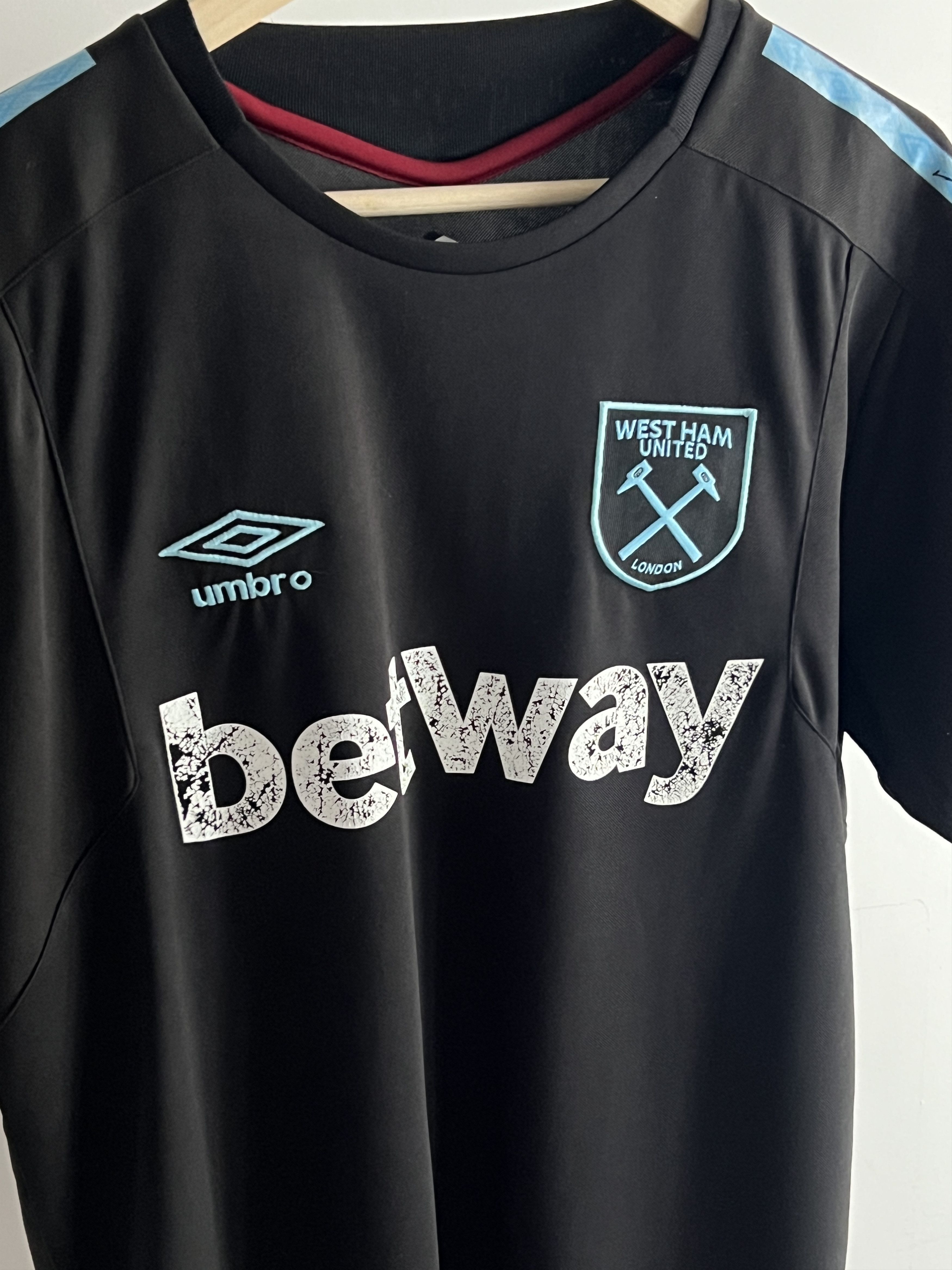 Umbro Soccer Jersey Chicharito 17 West Ham United Vintage Rare Size US M / EU 48-50 / 2 - 10 Thumbnail