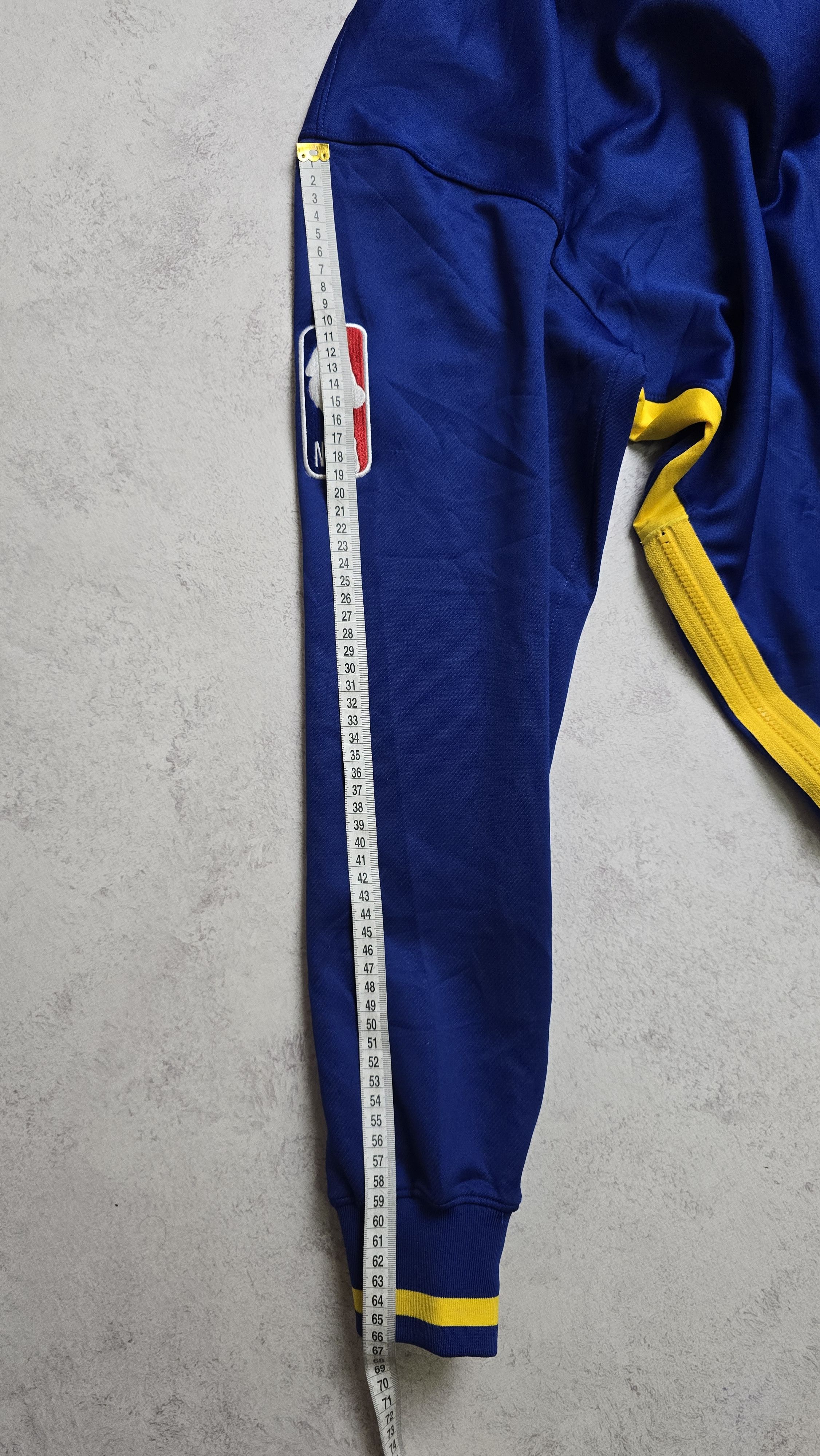 Nike GOLDEN STATE WARRIORS SHOWTIME DRI-FIT NBA FULL-ZIP HOODIE Size US M / EU 48-50 / 2 - 6 Thumbnail