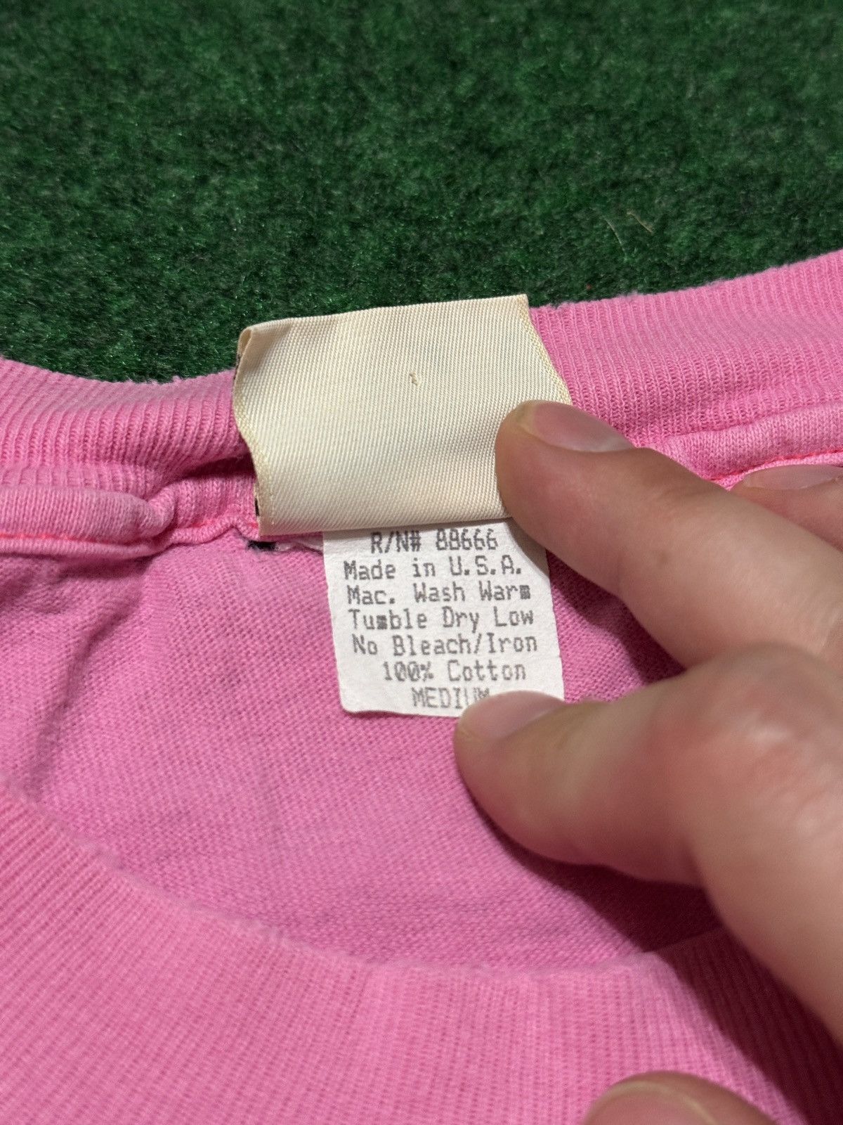 Vintage Vintage 90s Luxor Las Vegas Hotel Casino Retro Pink T Shirt Size M / US 6-8 / IT 42-44 - 4 Thumbnail