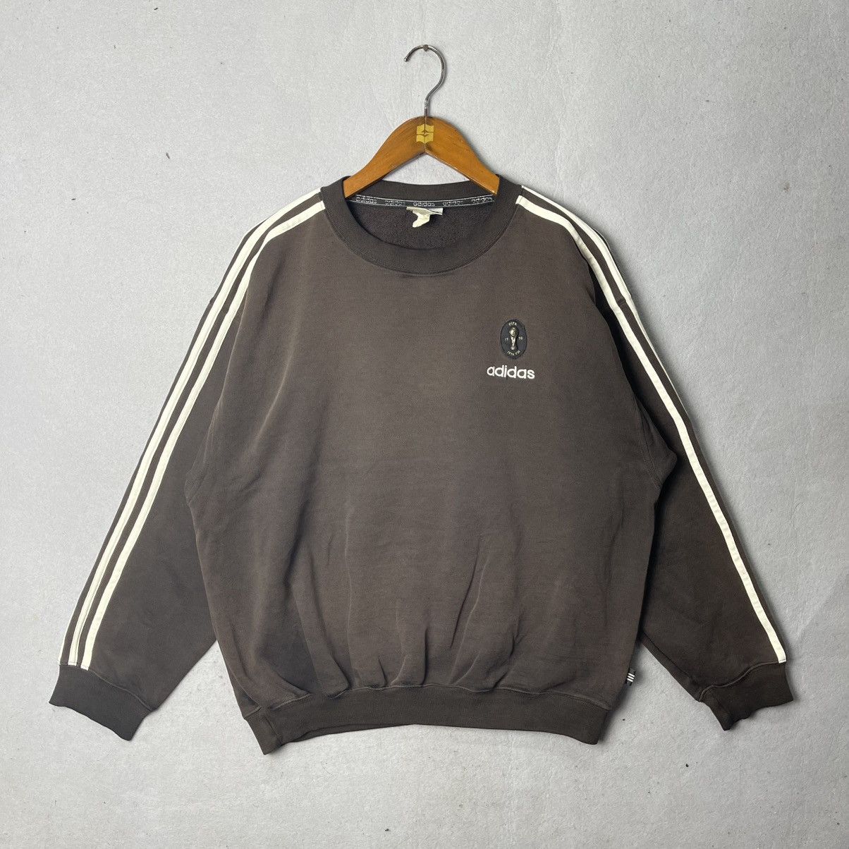 Adidas Vintage Adidas 3-Stripe FIFA 1998 Sweatshirt Size US L / EU 52-54 / 3 - 1 Thumbnail