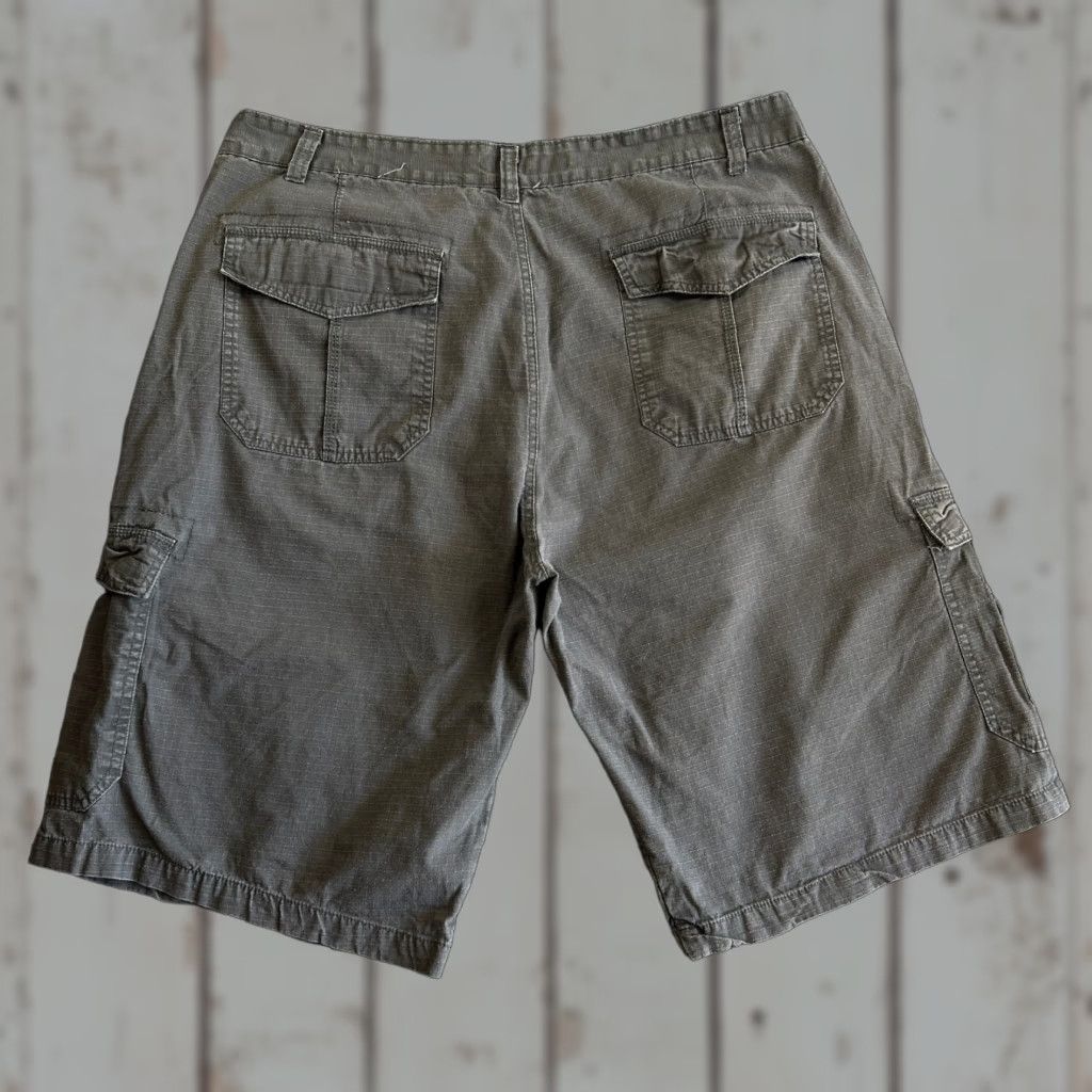 Akademiks VINTAGE Akademiks Cargo Shorts Gray 42 Inseam 12 Hip Hop Skater y2k Streetwear Men Regular Size 42 Cargo Shorts Mens Gray Size US 42 / EU 58 - 1 Thumbnail