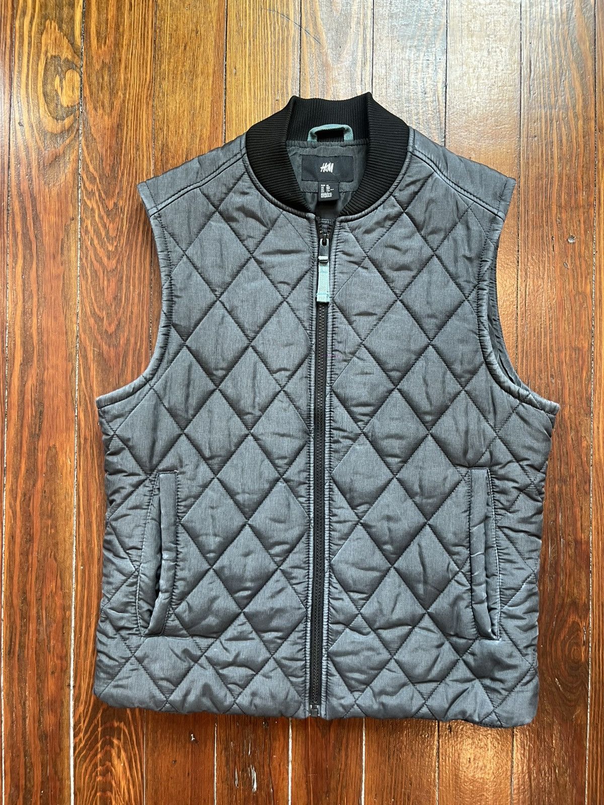 H&M H&M Charcoal Black Puffer Winter Vest – Men’s Medium Size US M / EU 48-50 / 2 - 1 Thumbnail