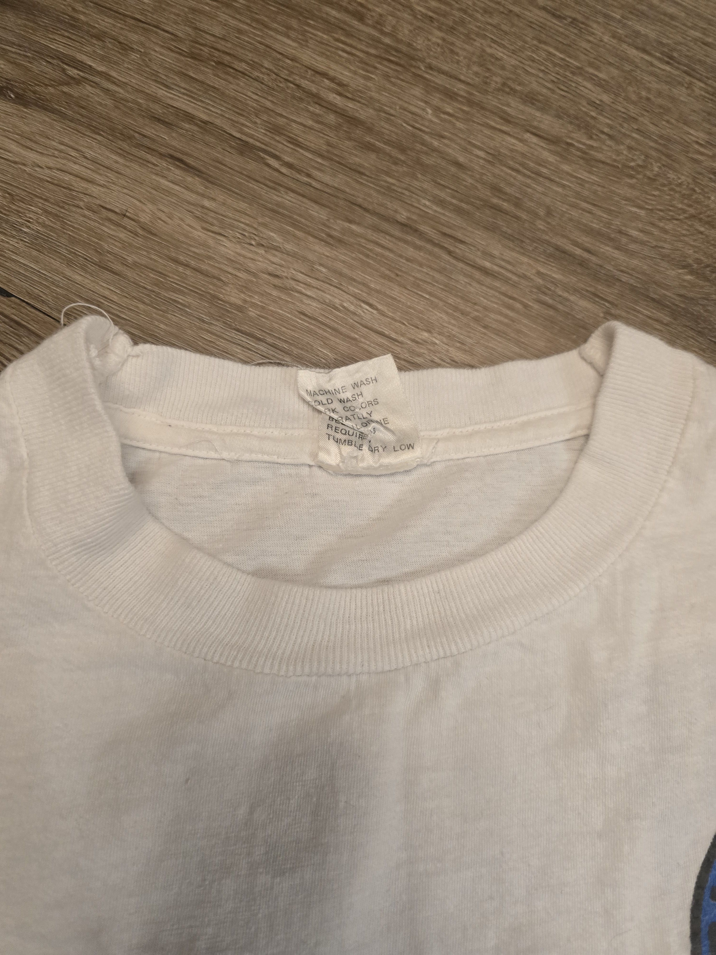 Bugle Boy Vintage 90s Bugle Boy Surfing Graphic Unisex White T-shirt L Size US L / EU 52-54 / 3 - 5 Thumbnail