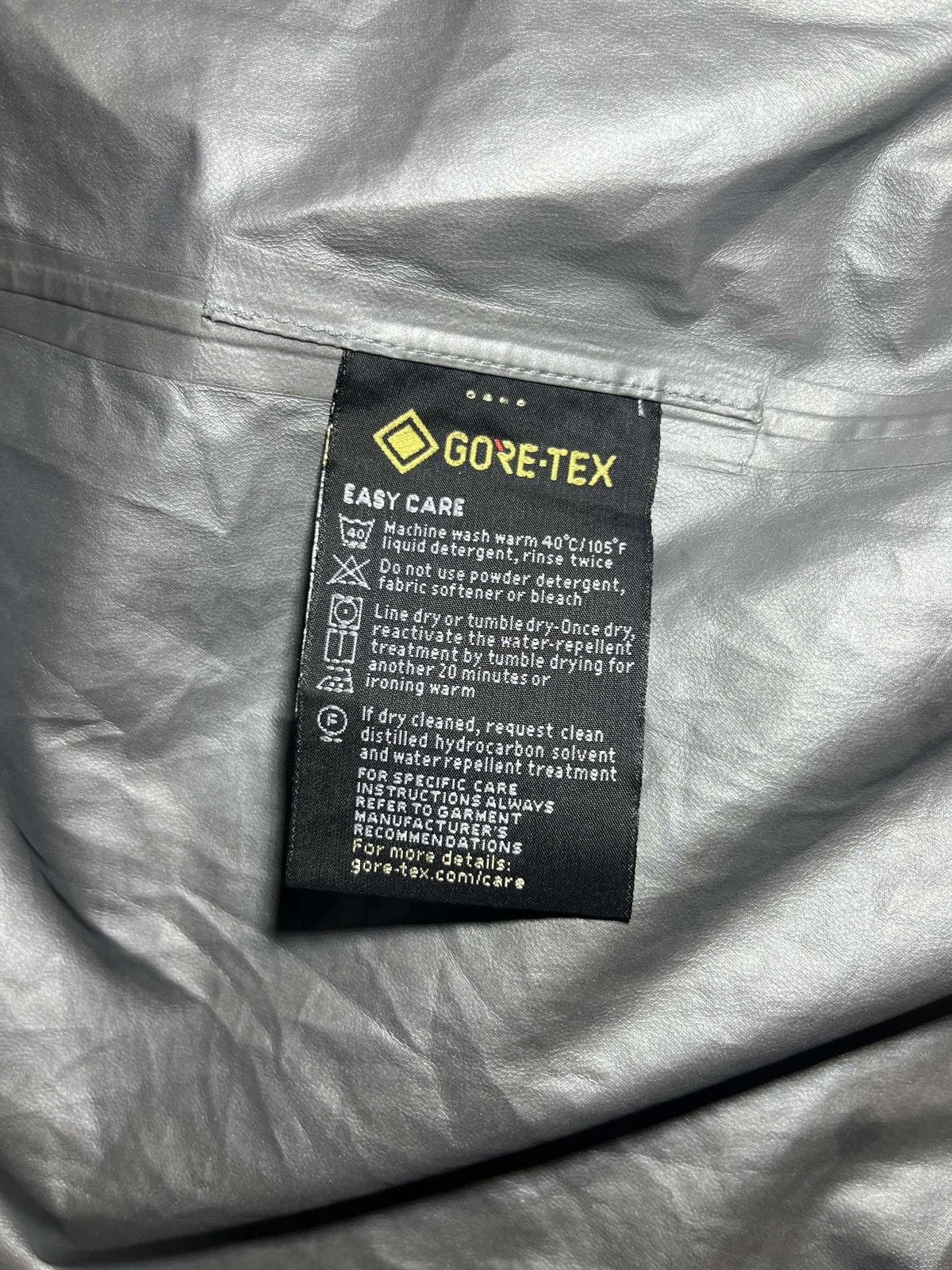 Mountain Hardwear Men’s Mountain Hardwear x GORE-TEX Paclite jacket Size US M / EU 48-50 / 2 - 7 Thumbnail