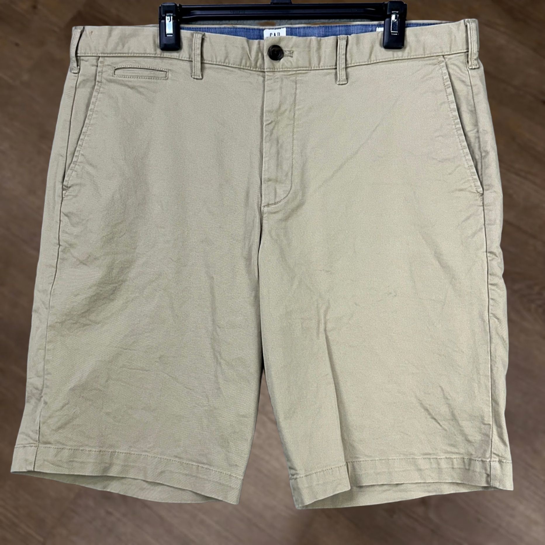Gap GAP Mens Khaki Shorts 36 Beige Casual Flat Front Pockets Comfort Stretch Size US 36 / EU 52 - 1 Thumbnail