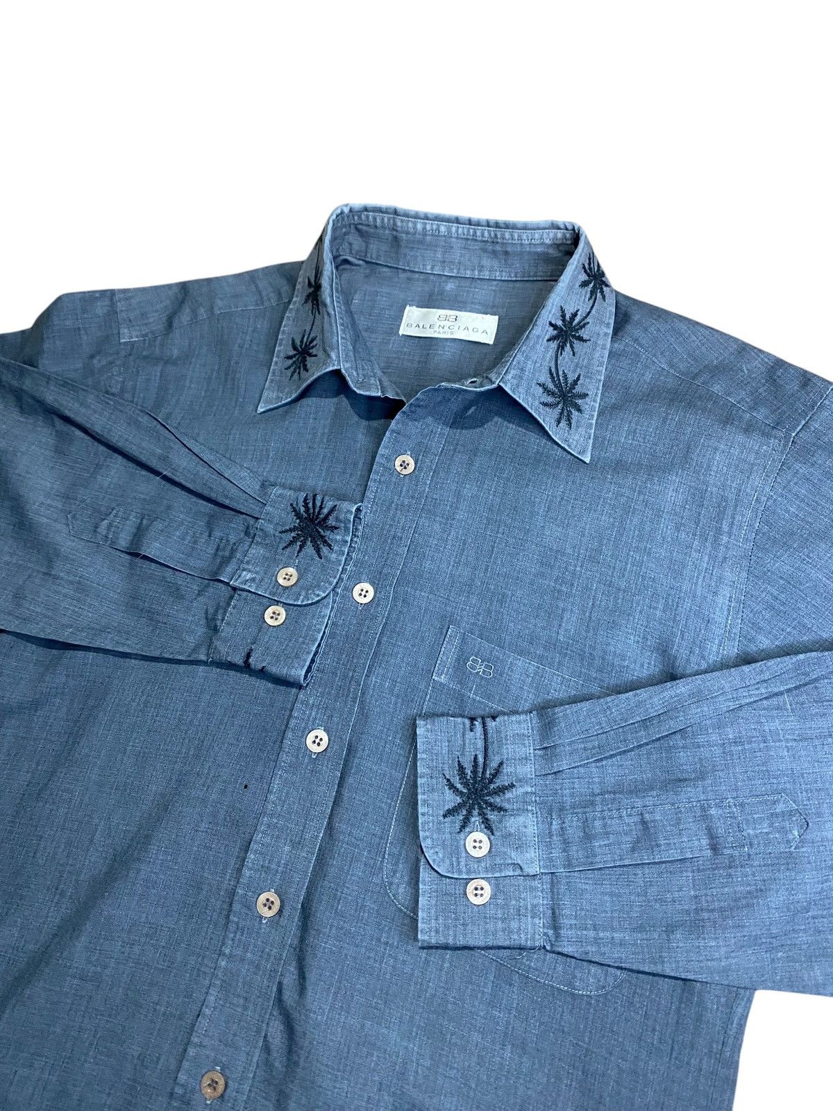 Balenciaga Rare💥 Vtg Balenciaga palm tree embroidery BB button up shirt Size US S / EU 44-46 / 1 - 1 Thumbnail