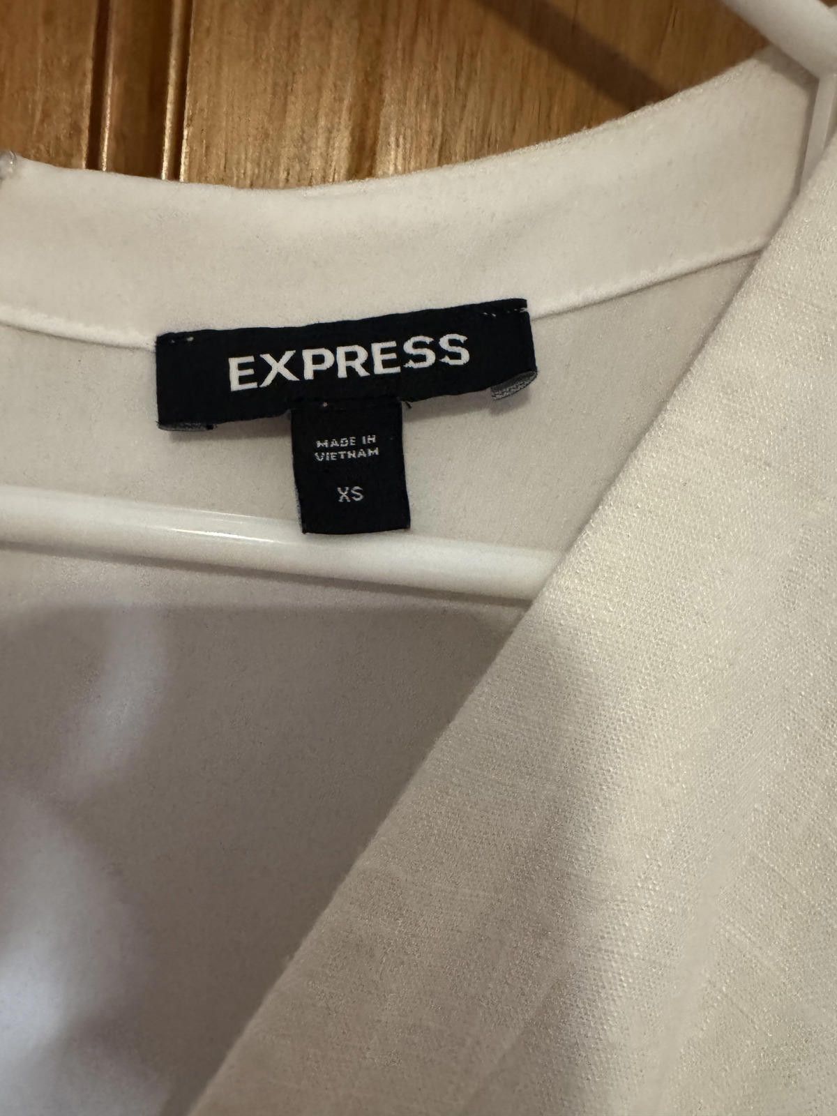 Express Express White Puff Sleeve Romper Size 26" / US 2 / IT 38 - 4 Thumbnail