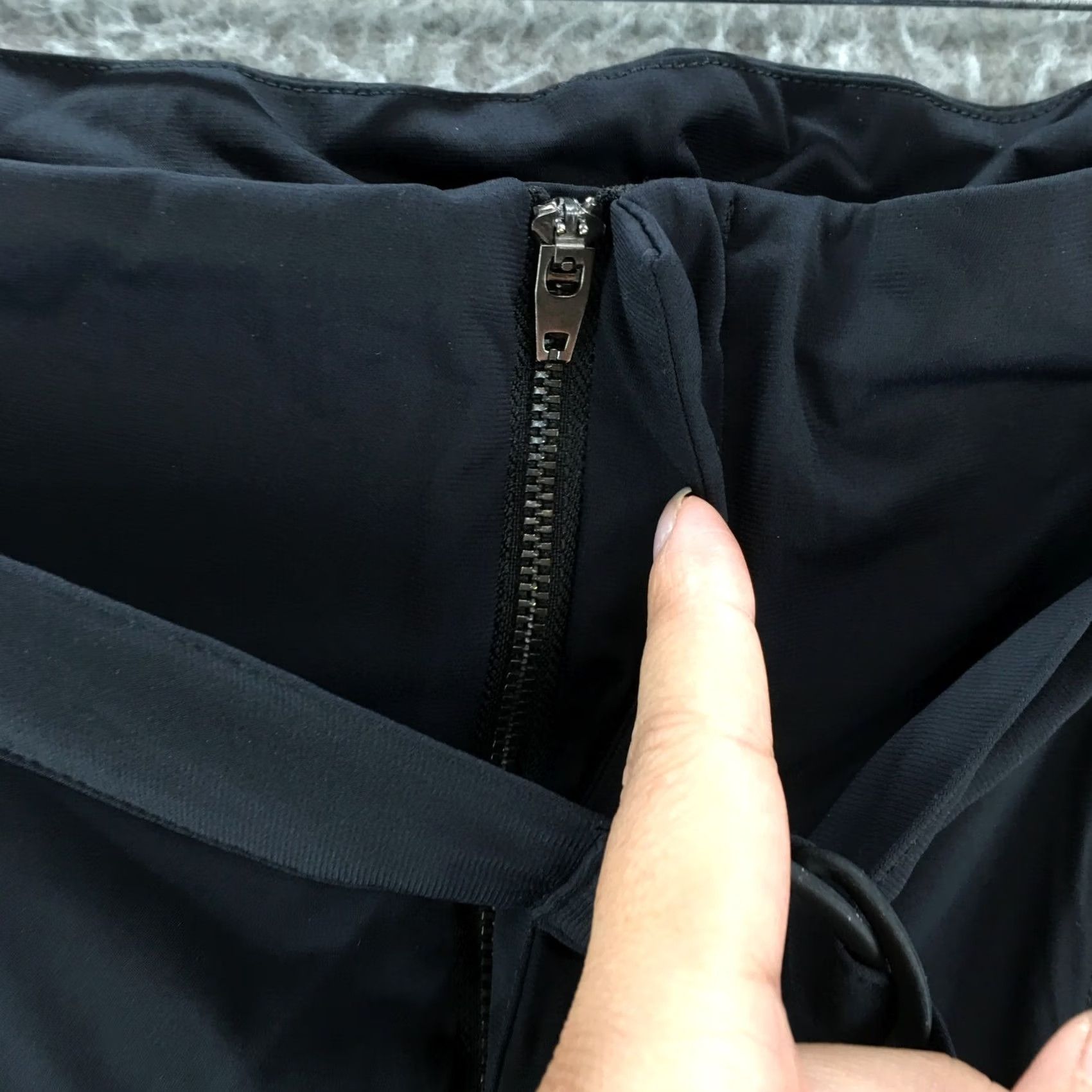 Blanc Noir Blanc Noir Paper Bag Shorts Womens Large Black Elastic Waist Belted High Rise Featured Belted Paperbag Shorts Womens Black High Rise Clearance Size 36" / US 14 / IT 50 - 3 Thumbnail