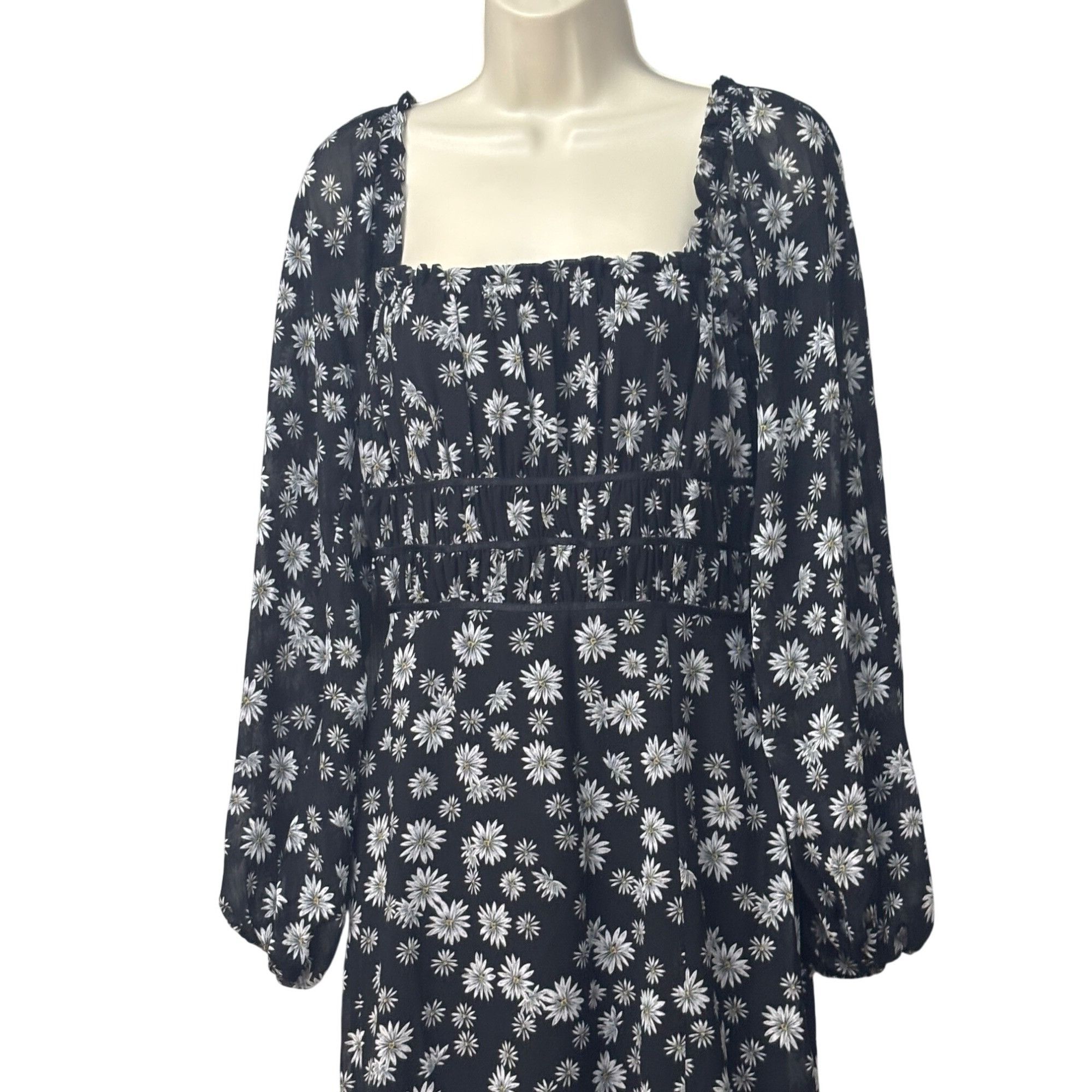 Other LEYDEN Daisy Print Smocked Midi Dress, Black Daisy, Size M Size M / US 6-8 / IT 42-44 - 5 Thumbnail