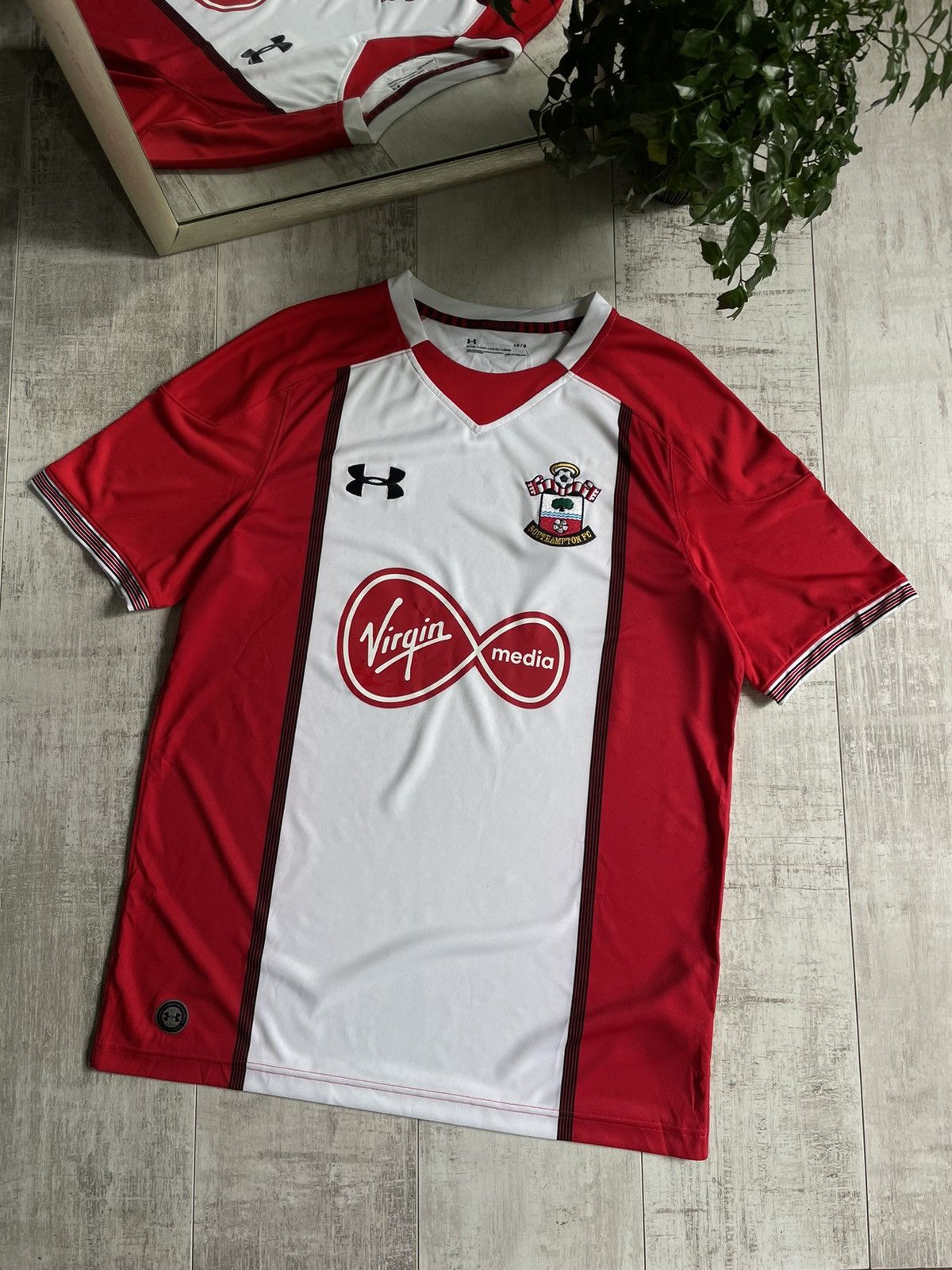 Under Armour Under Armour FC Southampton 2017/2018 Home Football Shirt Size US L / EU 52-54 / 3 - 2 Thumbnail