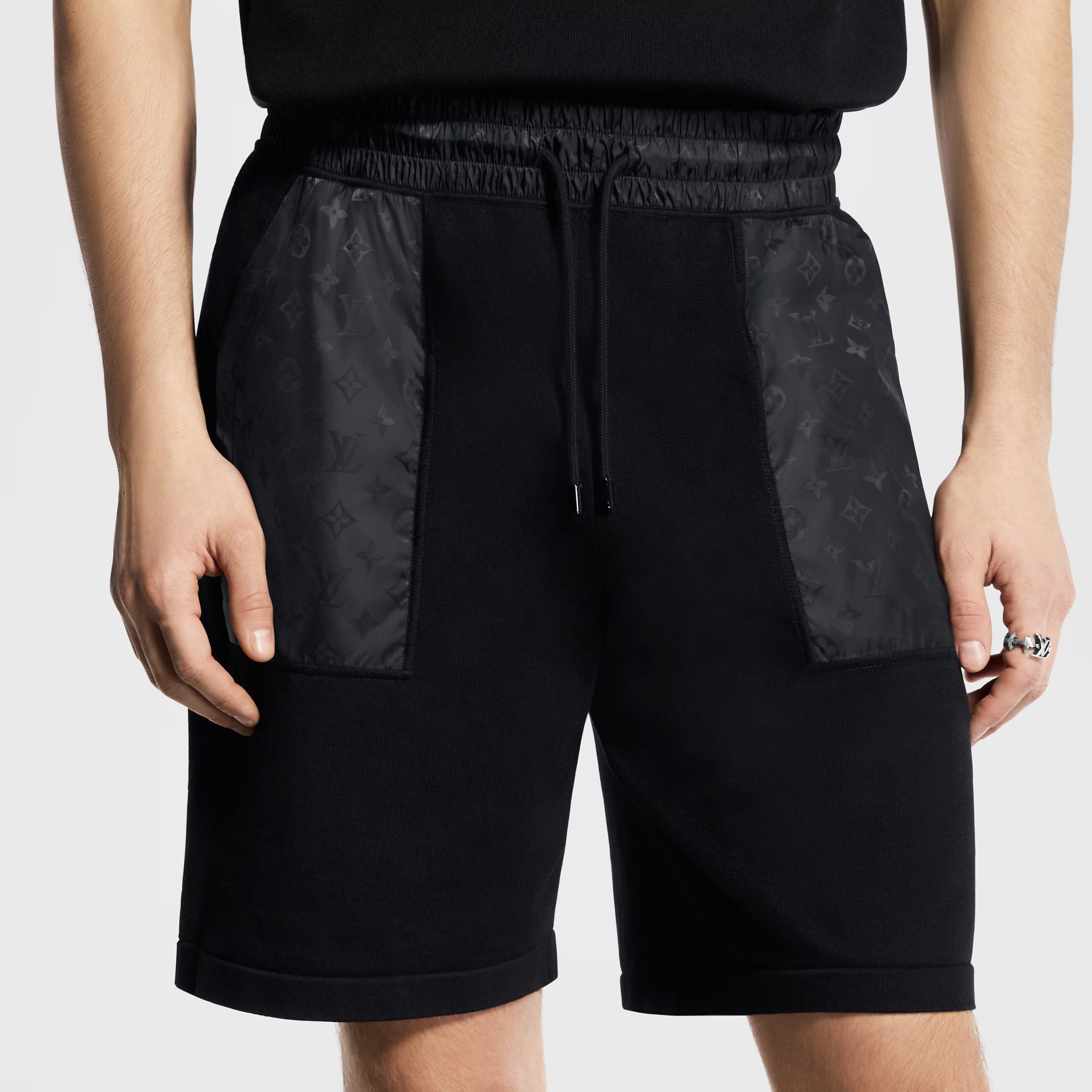 Louis Vuitton Shorts With Technical Signature Details Size US 30 / EU 46 - 3 Thumbnail