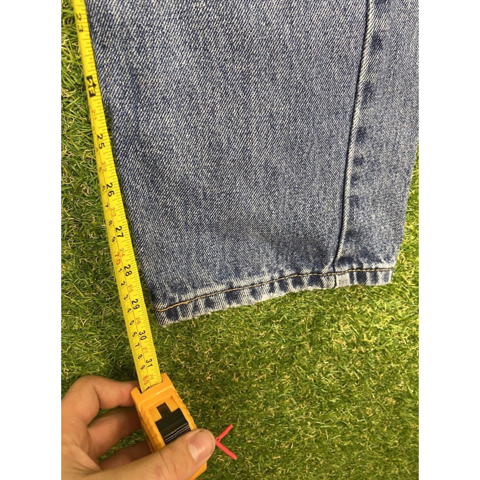 Levi's VINTAGE Levi's 505 Jeans Mens 29x32 Regular Fit Straight Leg Medium Wash Denim Cotton Blue 5-Pocket Design Jeans Mens Size US 29 - 7 Thumbnail