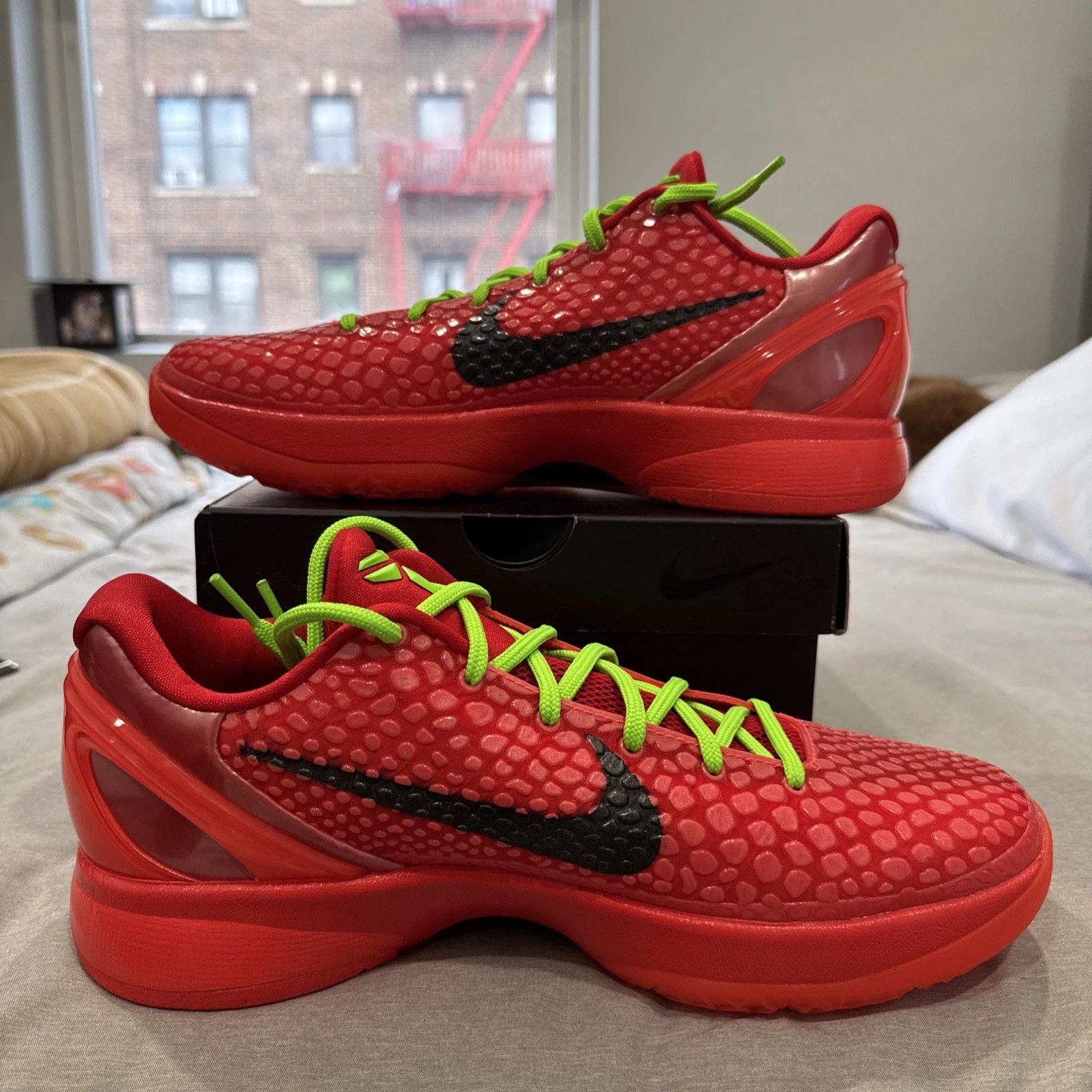Nike New DS Nike Kobe 6 Protro Reverse Grinch Size US 9.5 / EU 42-43 - 2 Thumbnail