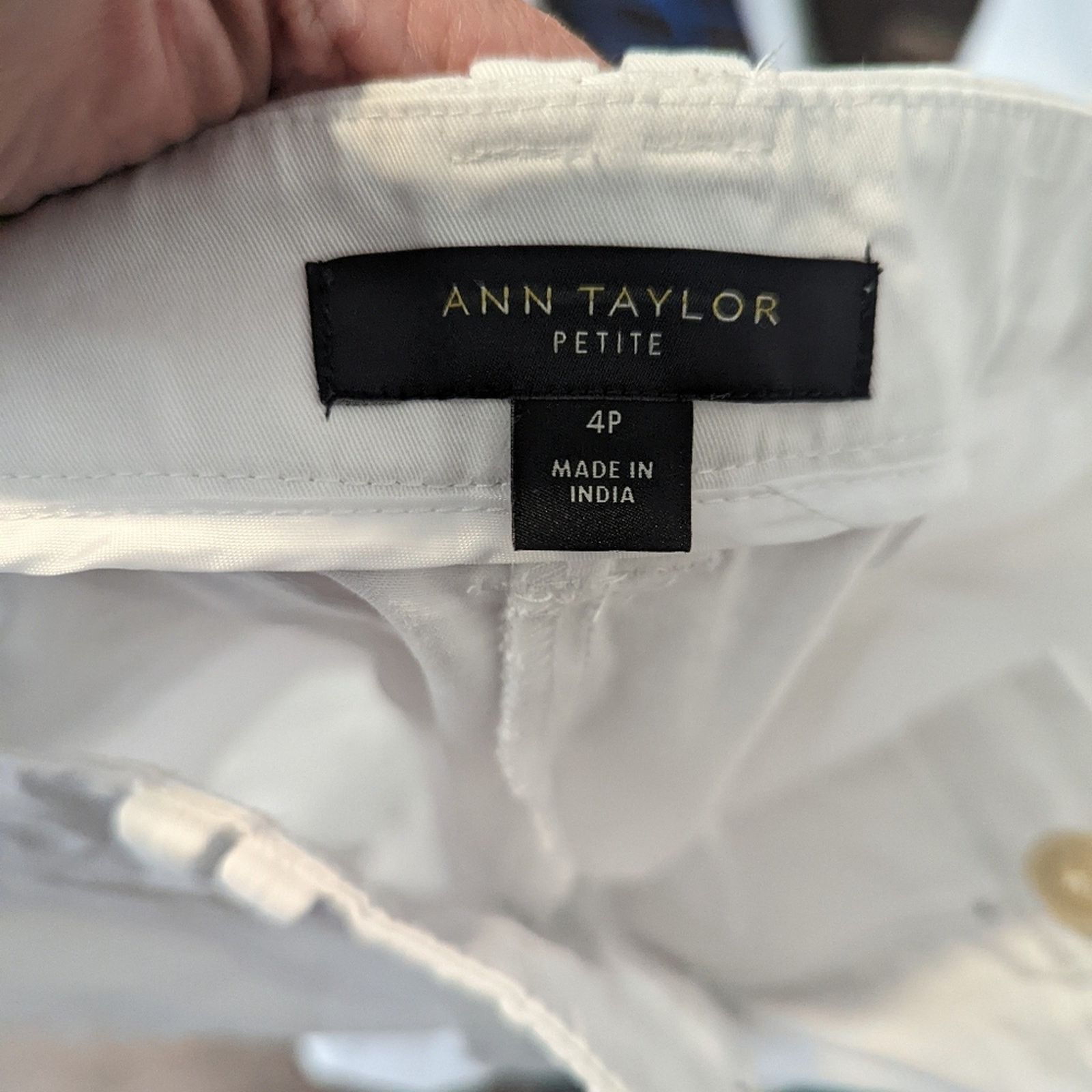 Ann Taylor Ann Taylor Petite White Capris Size 26" / US 2 / IT 38 - 2 Thumbnail