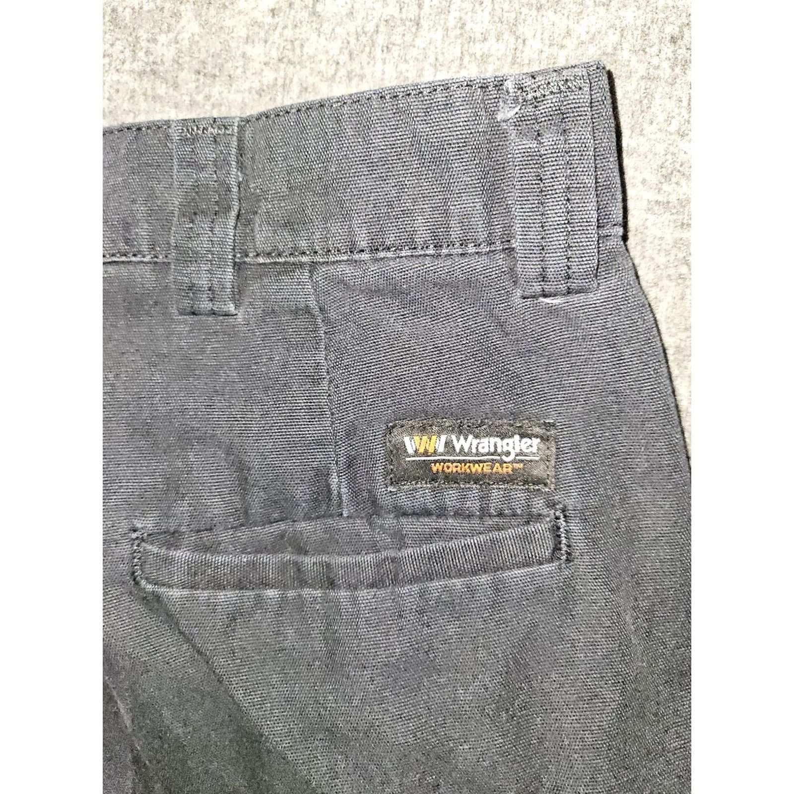 Wrangler Wangler Workwear Pants Mens 38x36 Navy Blue Mid Rise Straight Cargo Workwear Size US 38 / EU 54 - 7 Thumbnail