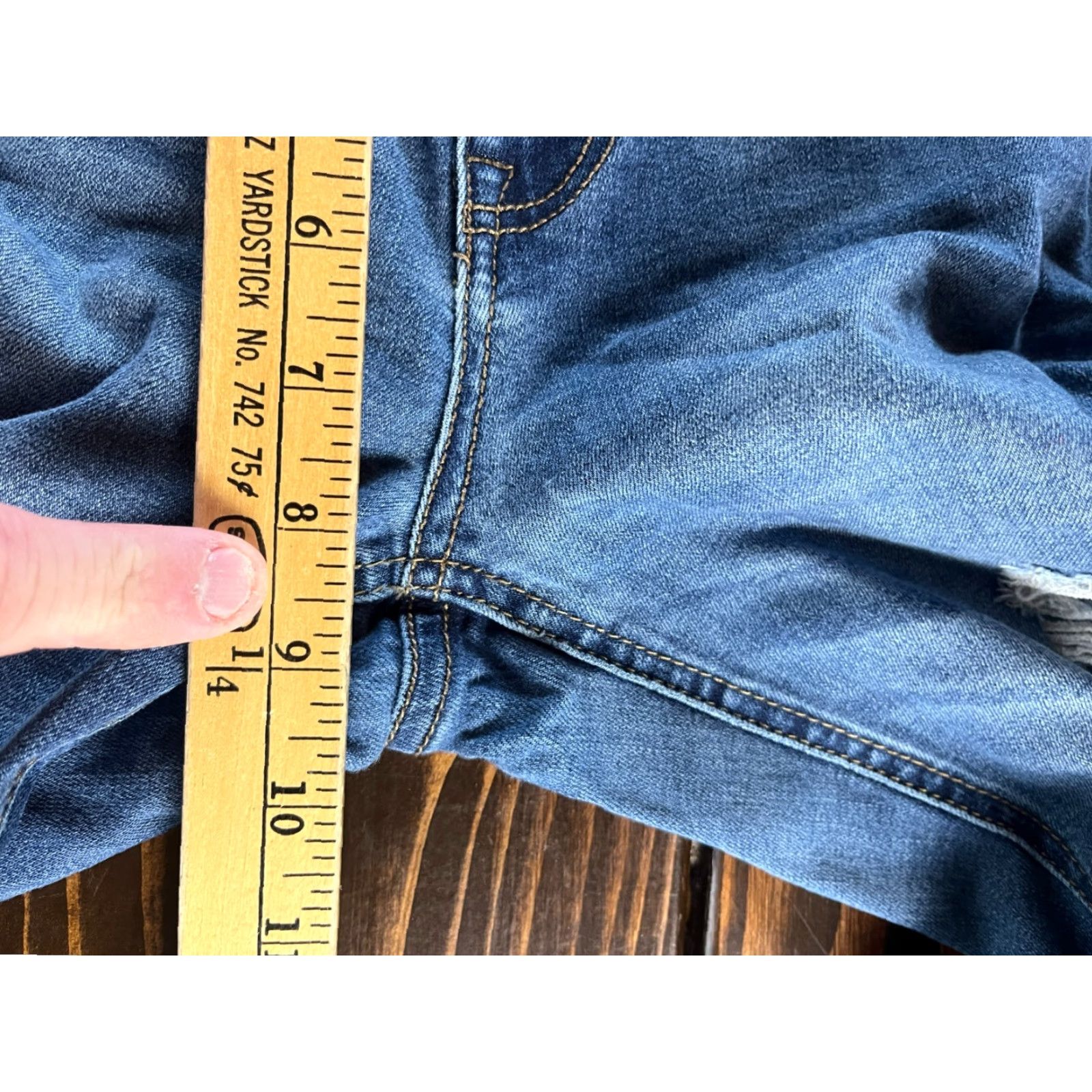 Vintage Maurices Jeans Womens Size Small Blue Denim Distressed Regular Pockets Skinny Inseam 32 in Mid Rise 8.5-10.5 in Size 28" / US 6 / IT 42 - 4 Thumbnail