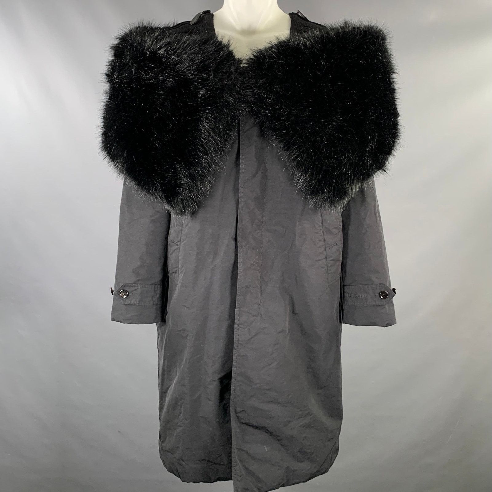 Burberry BURBERRY FW22 Black Textured Polyamide Off-Shoulder Coat Size US XXS / EU 40 - 1 Thumbnail