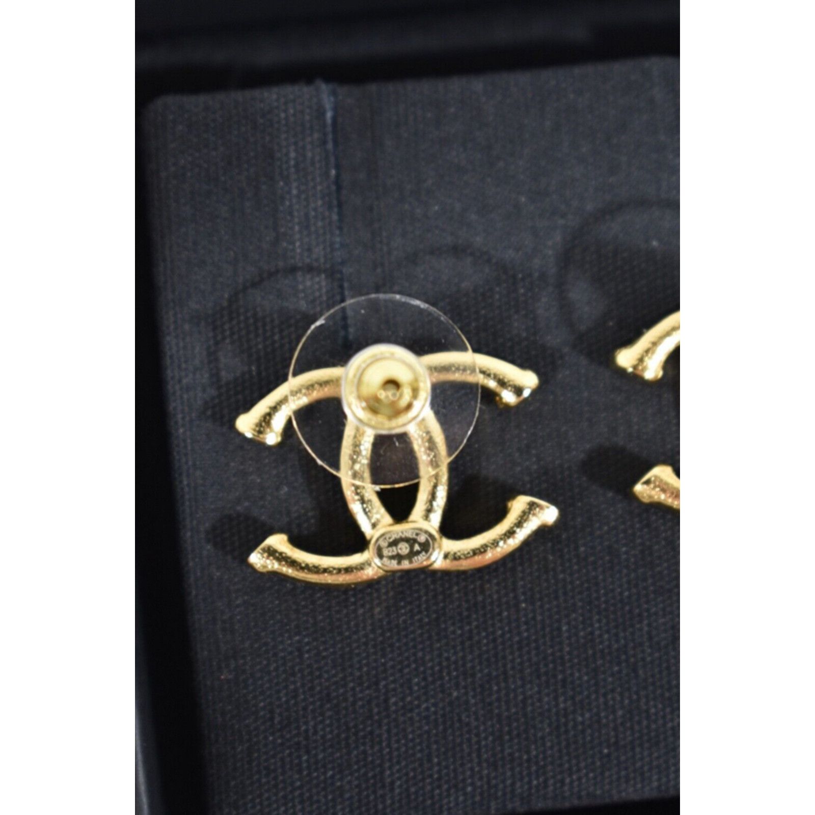 Chanel Chanel Gold Hammered Interlocking Statement Stud Earrings Size ONE SIZE - 11 Thumbnail