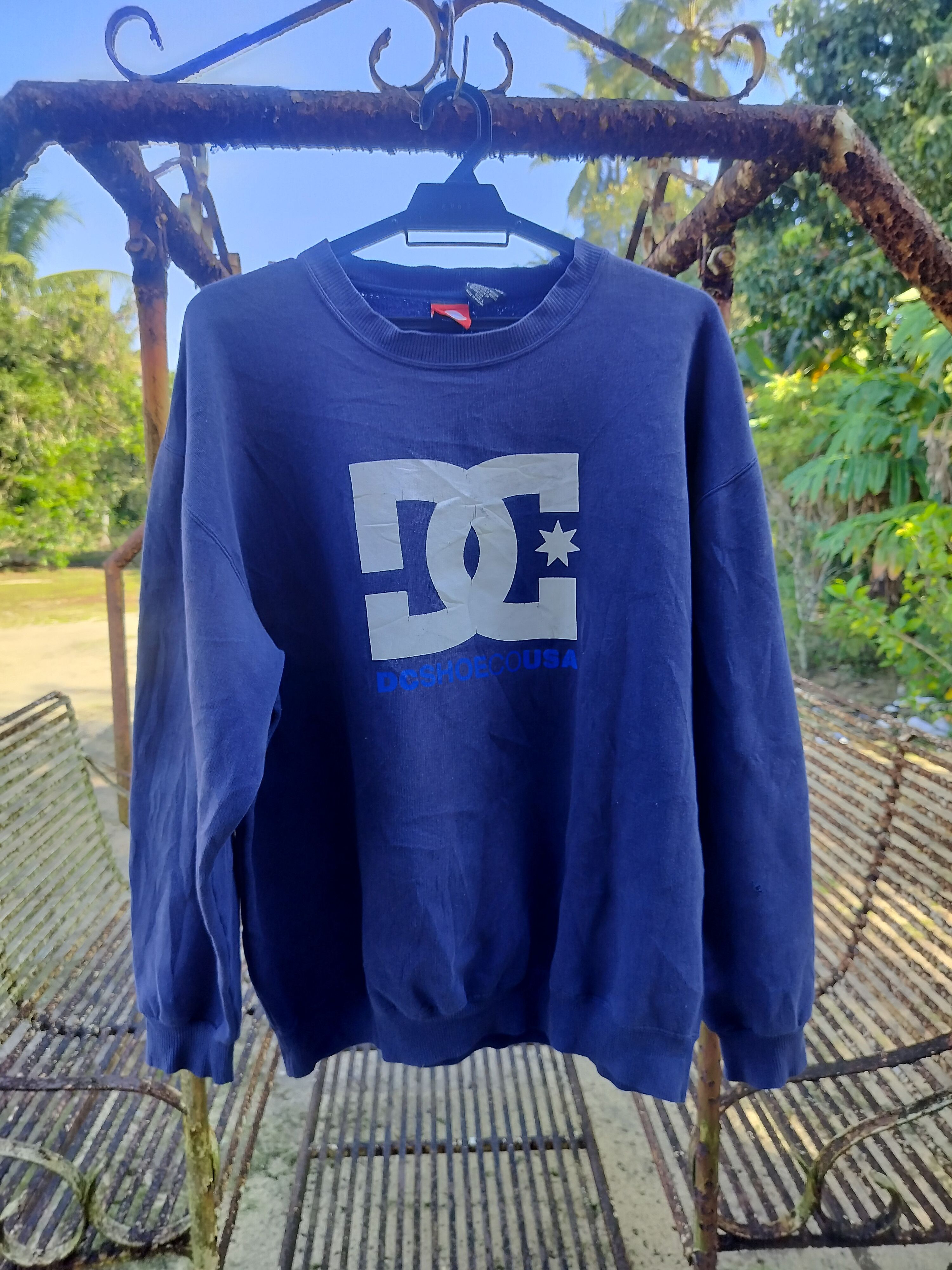 Vintage Vintage DC Shoe Co Usa skateboard sweatshirt Size US L / EU 52-54 / 3 - 1 Thumbnail