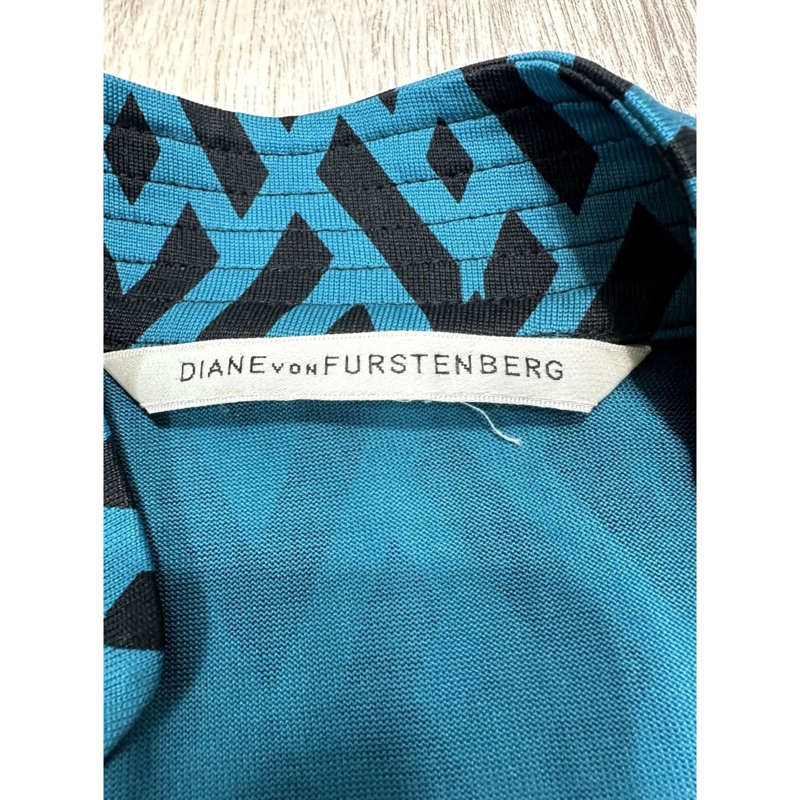 Diane von Furstenberg Diane von Furstenberg Blue Geometric Wrap Dress Silk Tie Waist Stretch Sz S Size S / US 4 / IT 40 - 4 Thumbnail