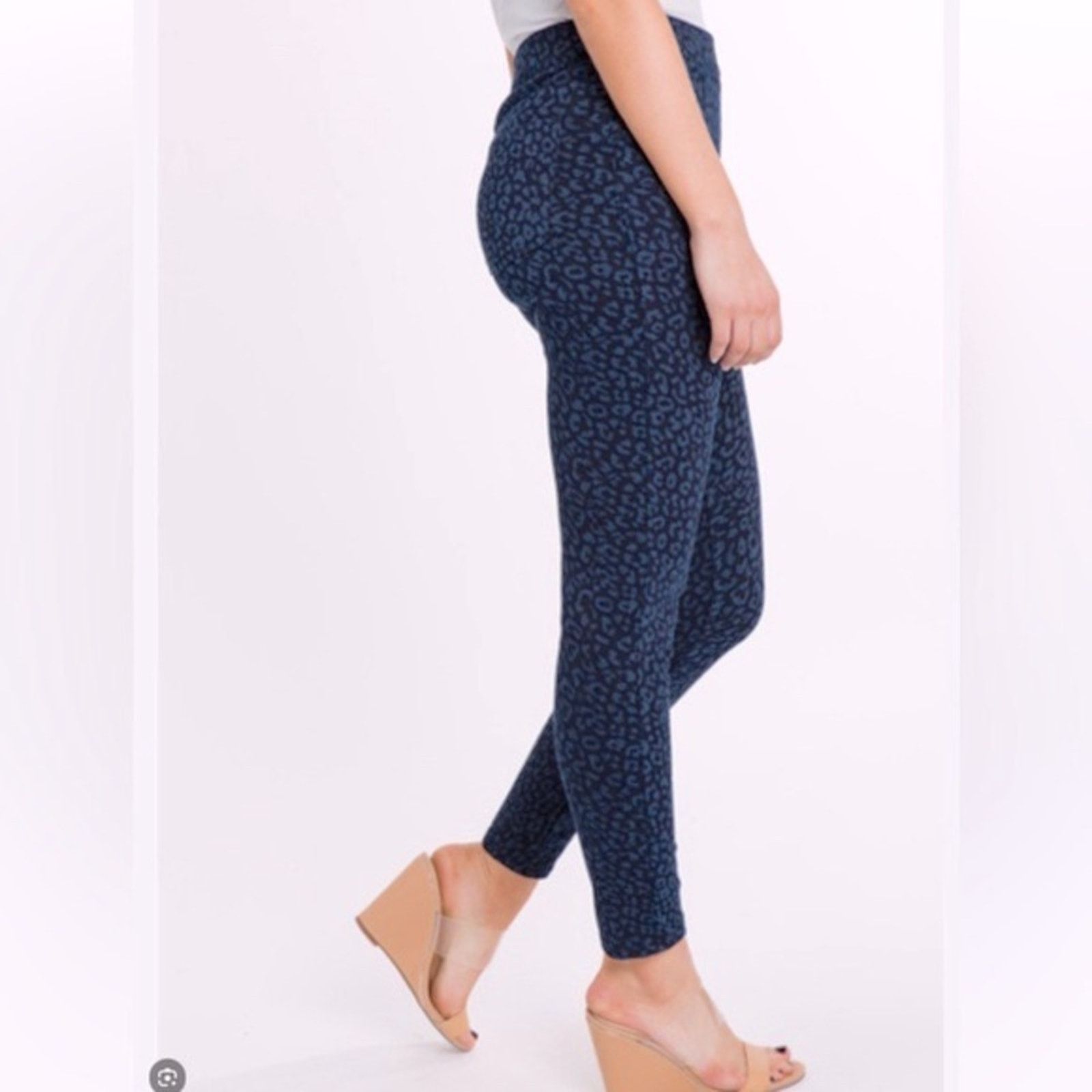 Spanx SPANX $99 Jeanish Legging Blue Denim Leopard MED EUC Size 30" / US 8 / IT 44 - 3 Thumbnail