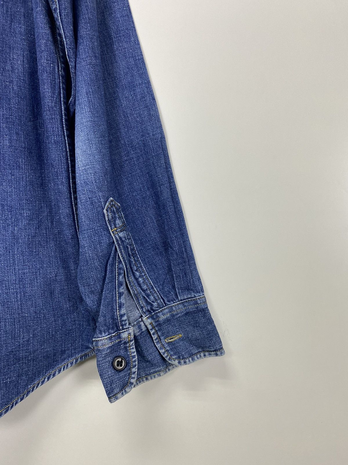 Levi's × Vintage Vintage Levi’s red tab denim button up Size US L / EU 52-54 / 3 - 11 Thumbnail