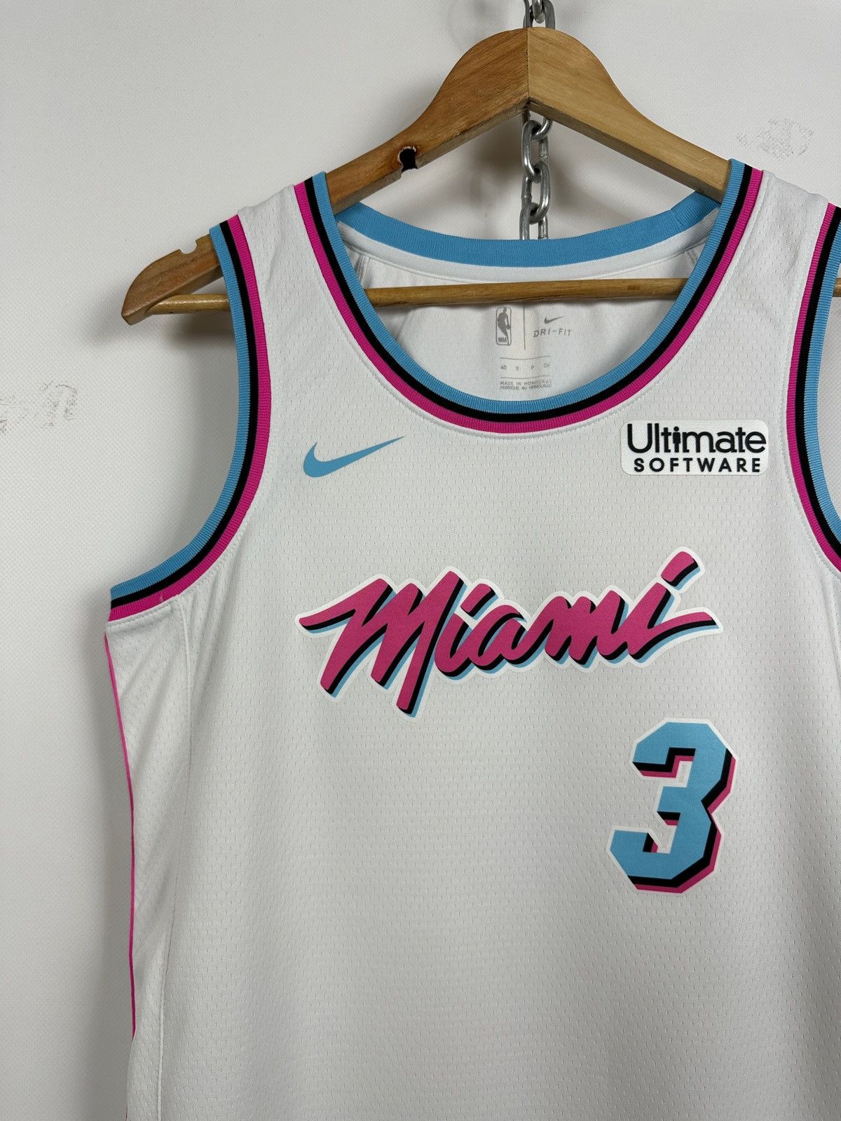 NBA Nike Miami Heat Swingman Vice City Dwyane Wade Jersey Size US S / EU 44-46 / 1 - 5 Thumbnail