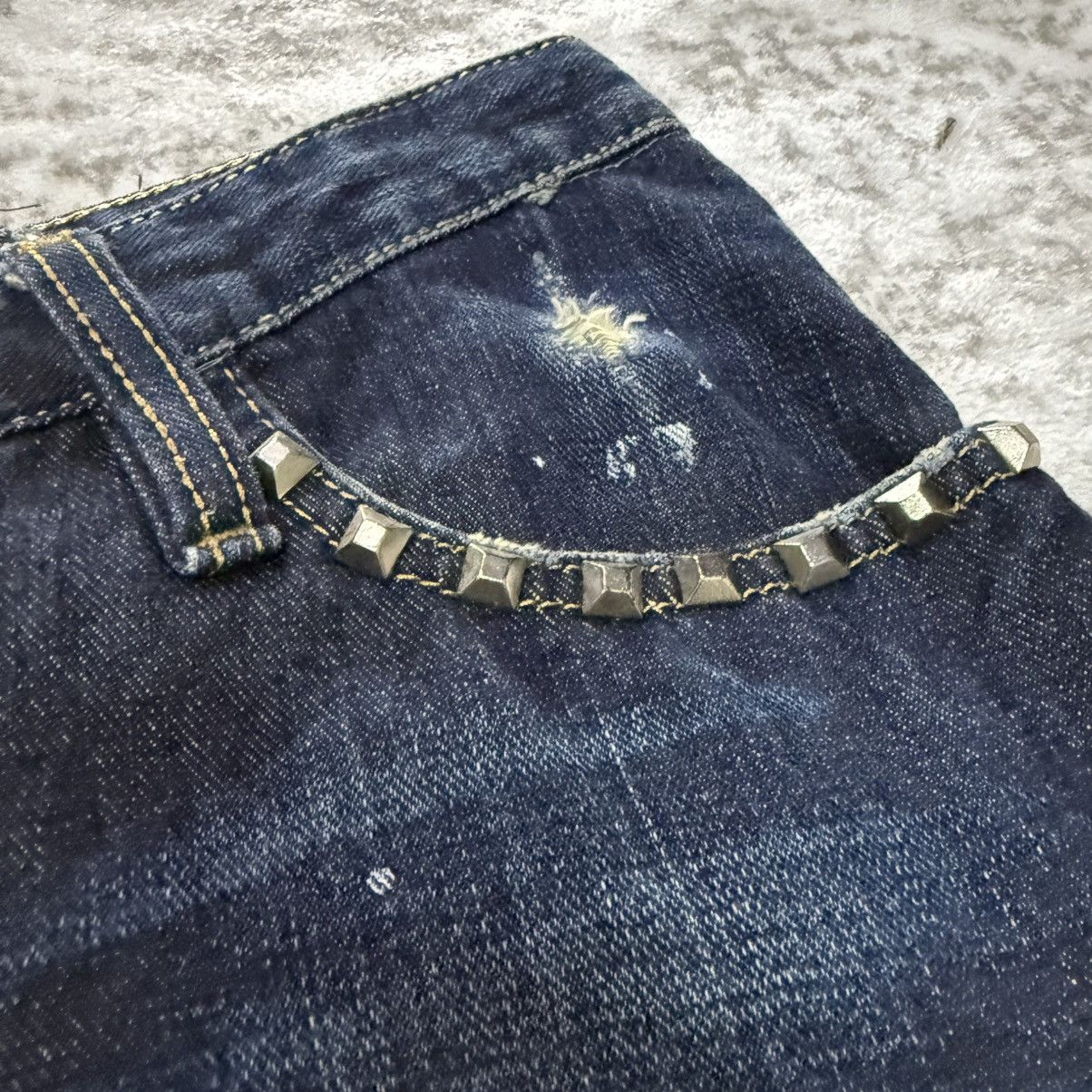 Dsquared2 2000s Dsquared2 Distressed Studded Carrot Cut Denim Pants Size US 30 / EU 46 - 9 Thumbnail