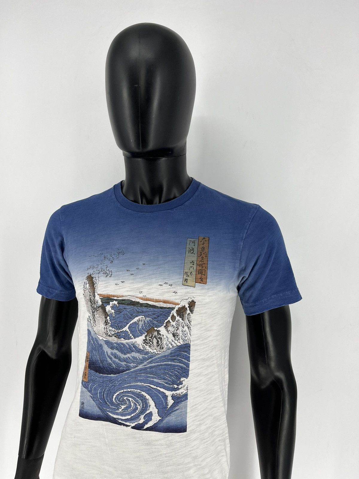Other Mens Uniqlo Hokusai Blue T Shirt art tee Japanese Brand y2k Size US S / EU 44-46 / 1 - 4 Thumbnail