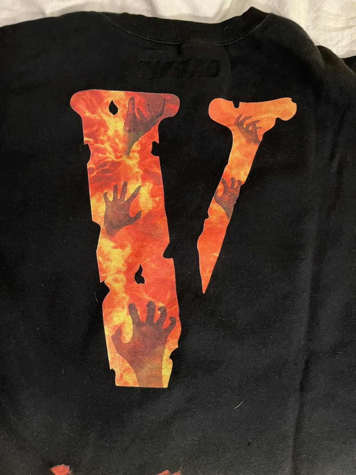 Neighborhood × Vlone Vlone neighborhood black skull flames crewneck Size US L / EU 52-54 / 3 - 11 Thumbnail