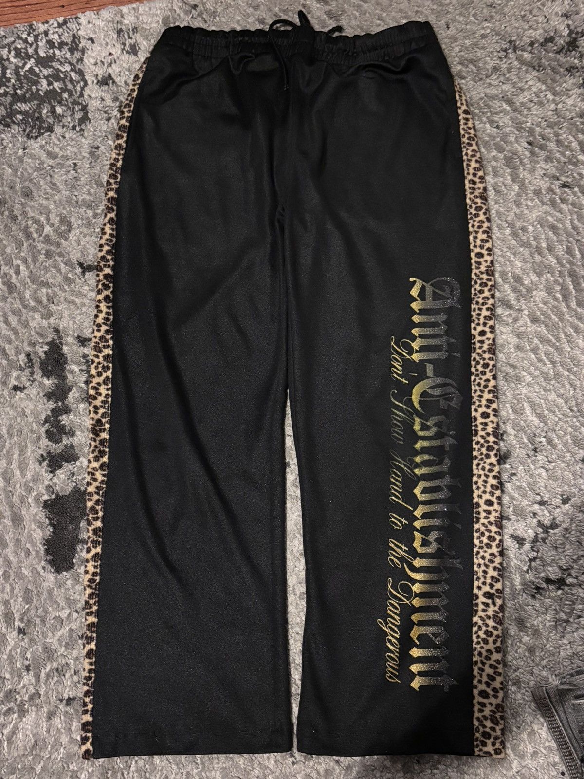 Tornado Mart Japanese brand cheeta print sweats Size US 30 / EU 46 - 1 Thumbnail