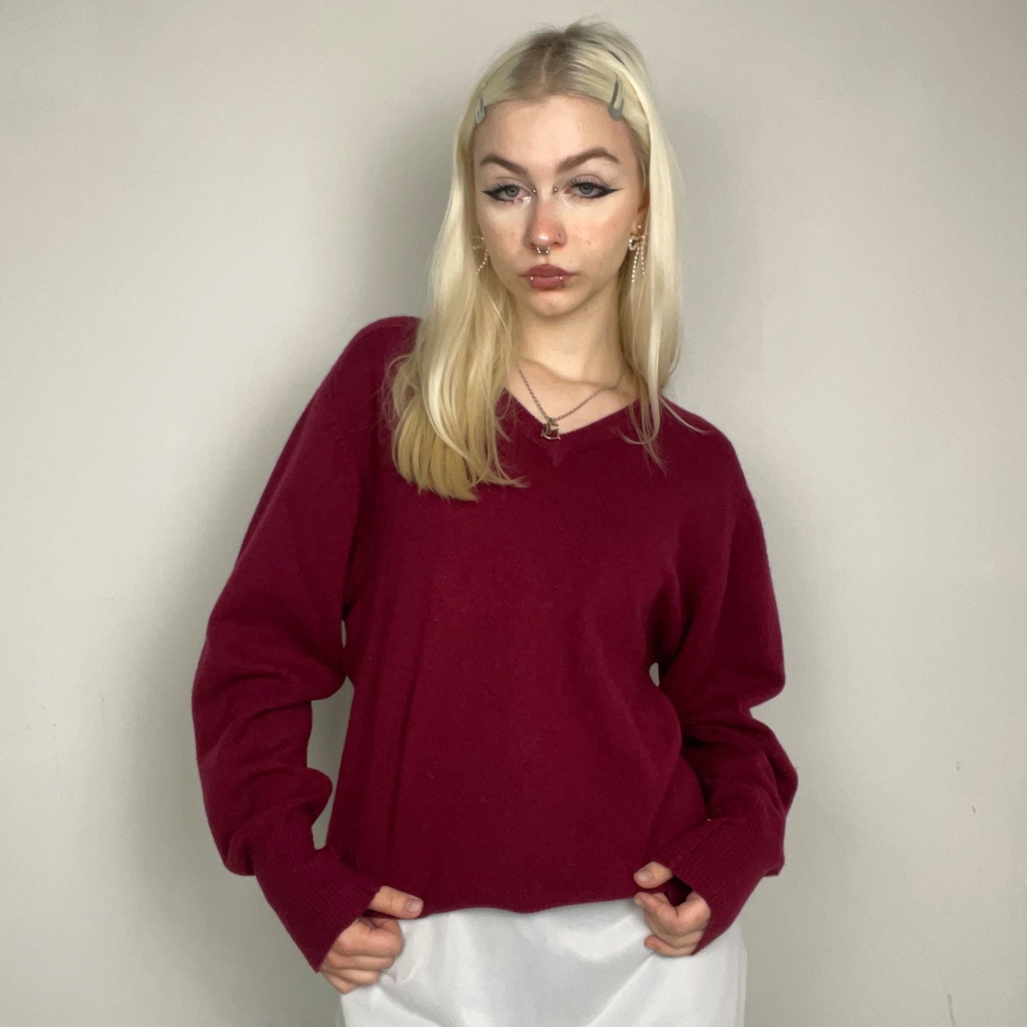 Eaton M - Vintage Wool Red V Neck Sweater Size US M / EU 48-50 / 2 - 1 Thumbnail