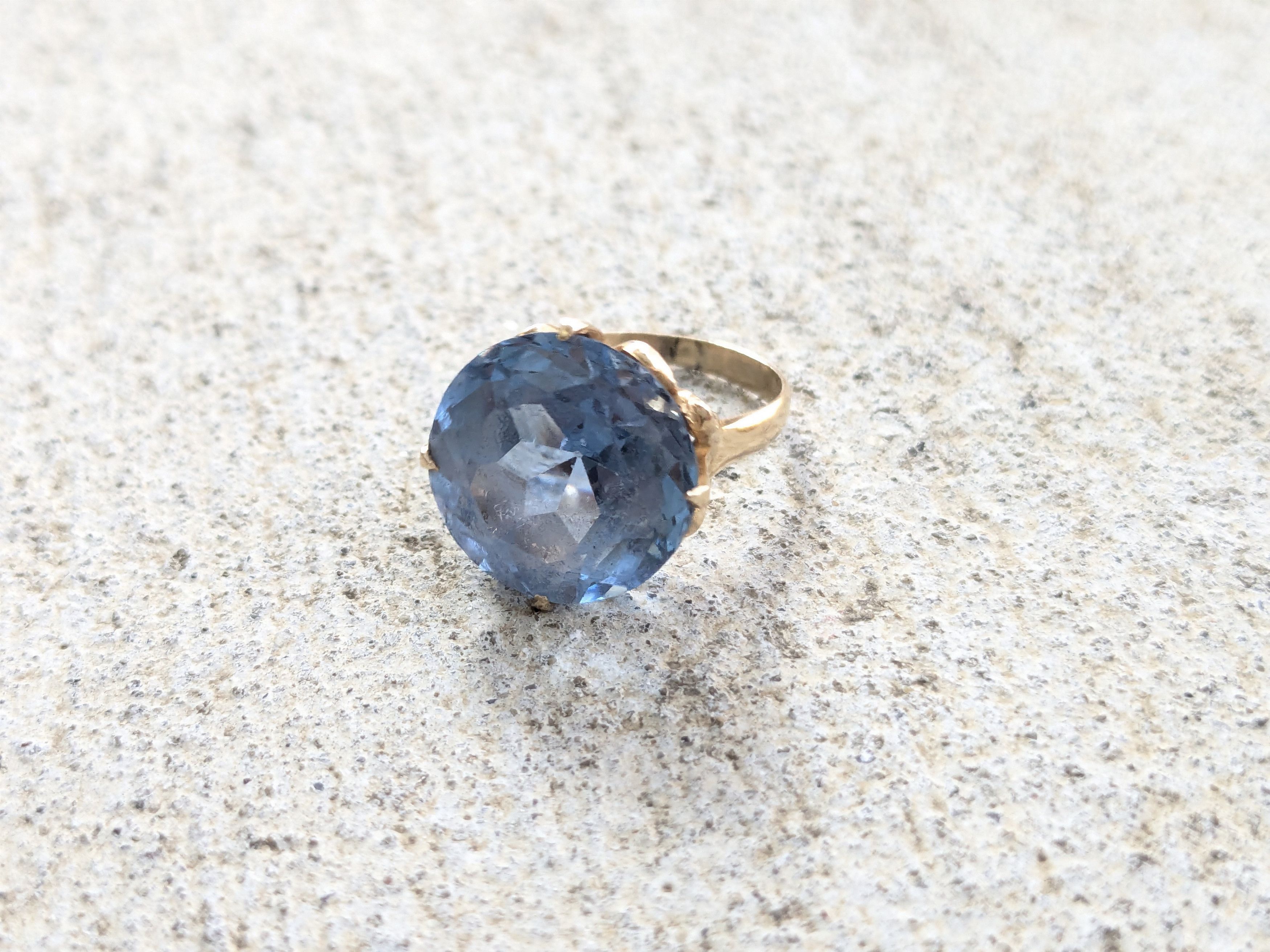 Vintage 14k Gold Ring Blue Topaz 7.25 Round Cocktail Size ONE SIZE - 4 Thumbnail