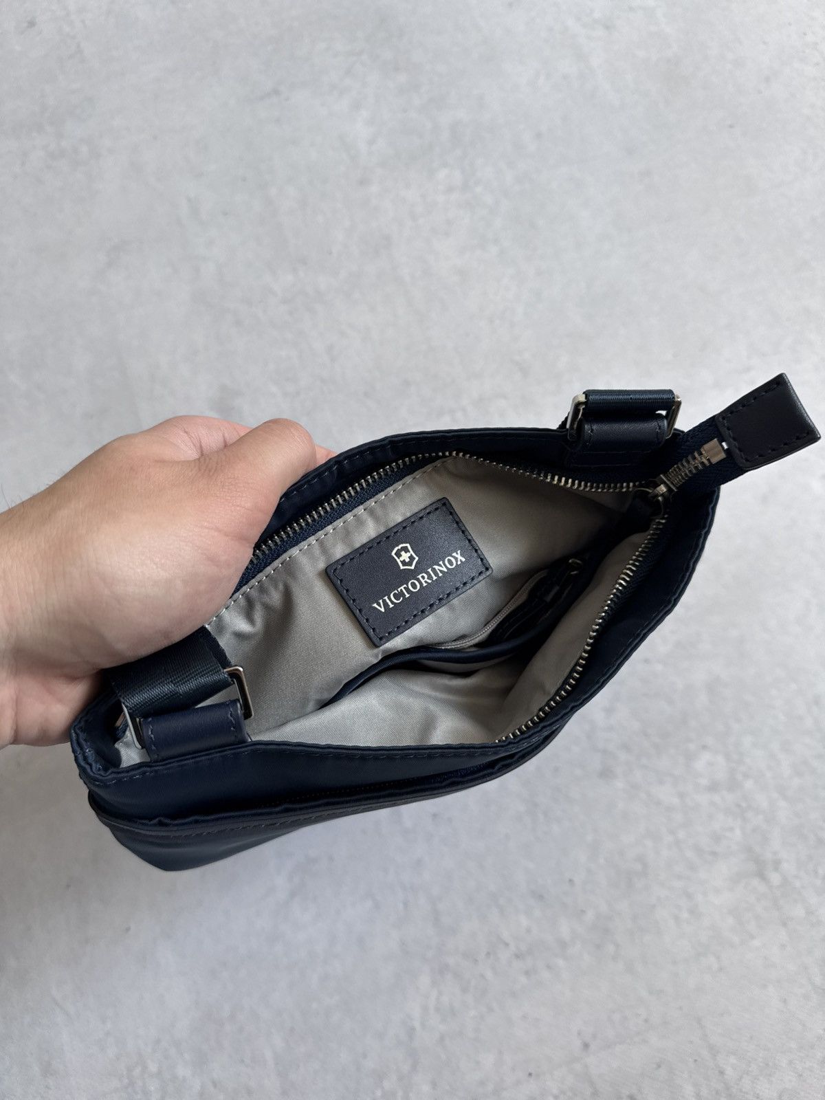 Victorinox Victorinox Geneva Nylon Y2K Switzerland Regular Shoulder Bag Size ONE SIZE - 8 Thumbnail