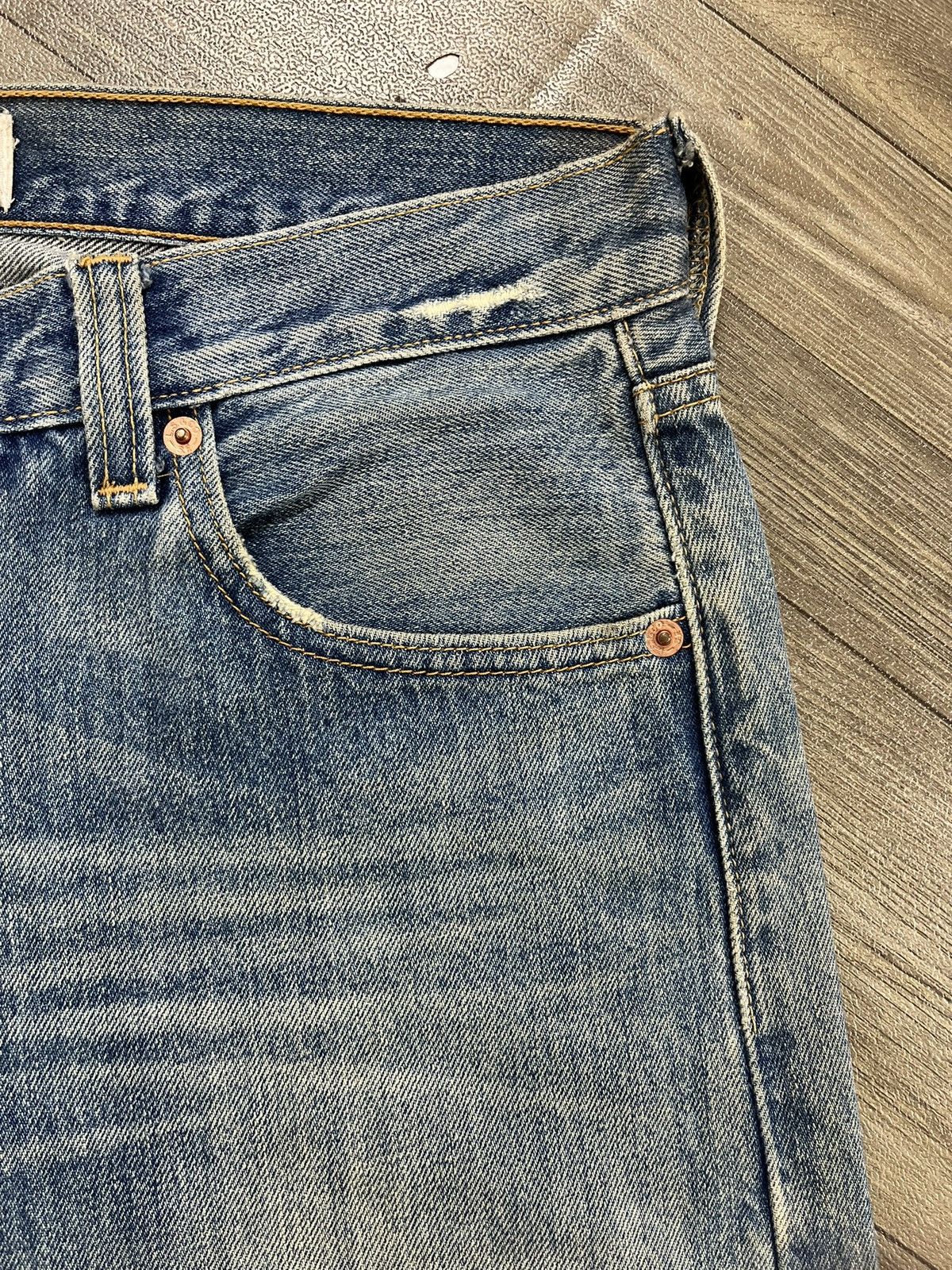 Levi's Vintage Clothing 🇮🇩1990s Vintage Levis 501 30x32 Distressed Light Blue Jeans Size US 30 / EU 46 - 8 Thumbnail
